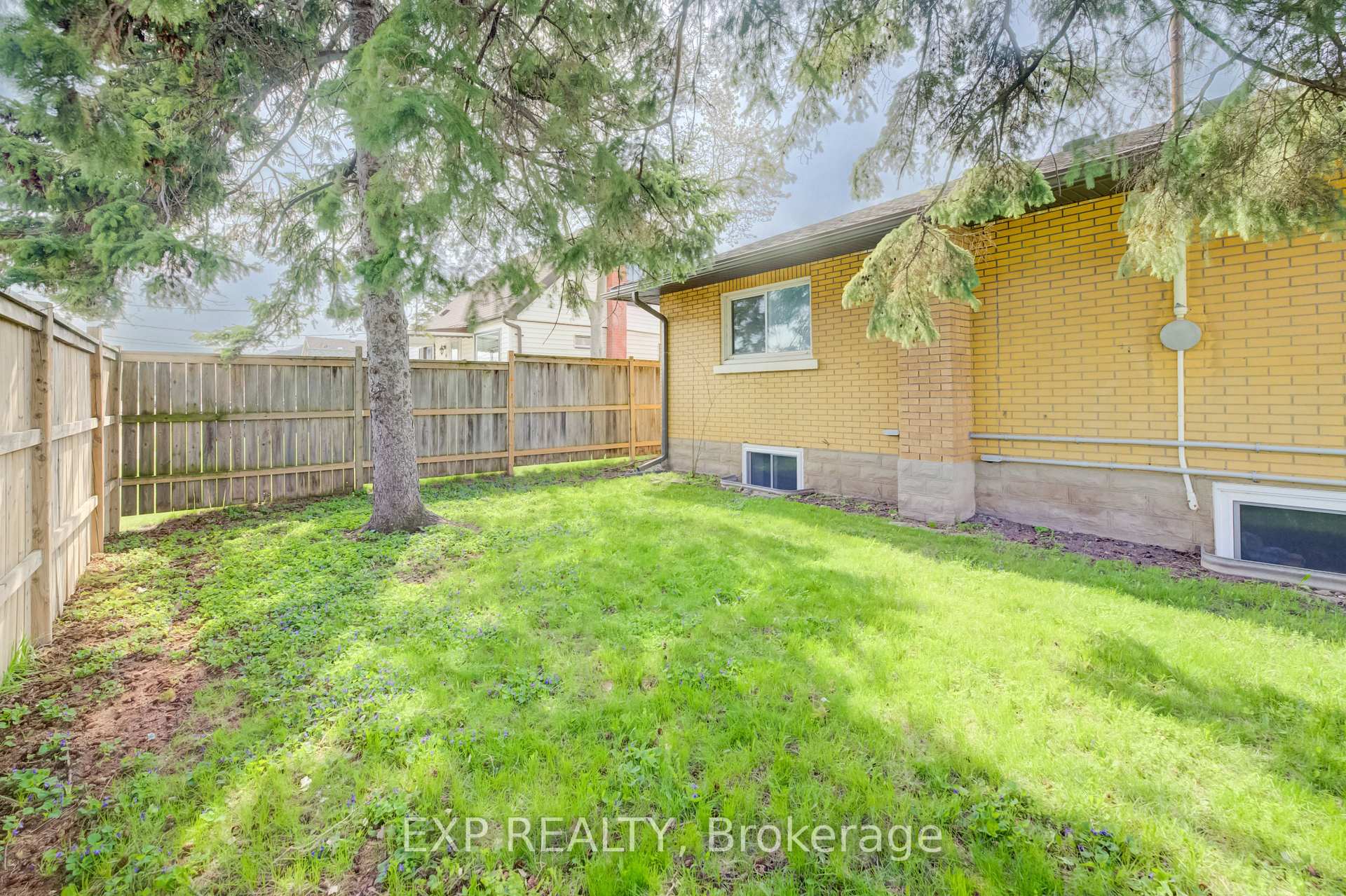 Photo 2 of 361 Prospect Avenue, Kitchener, Stanley Park — HOMEH
