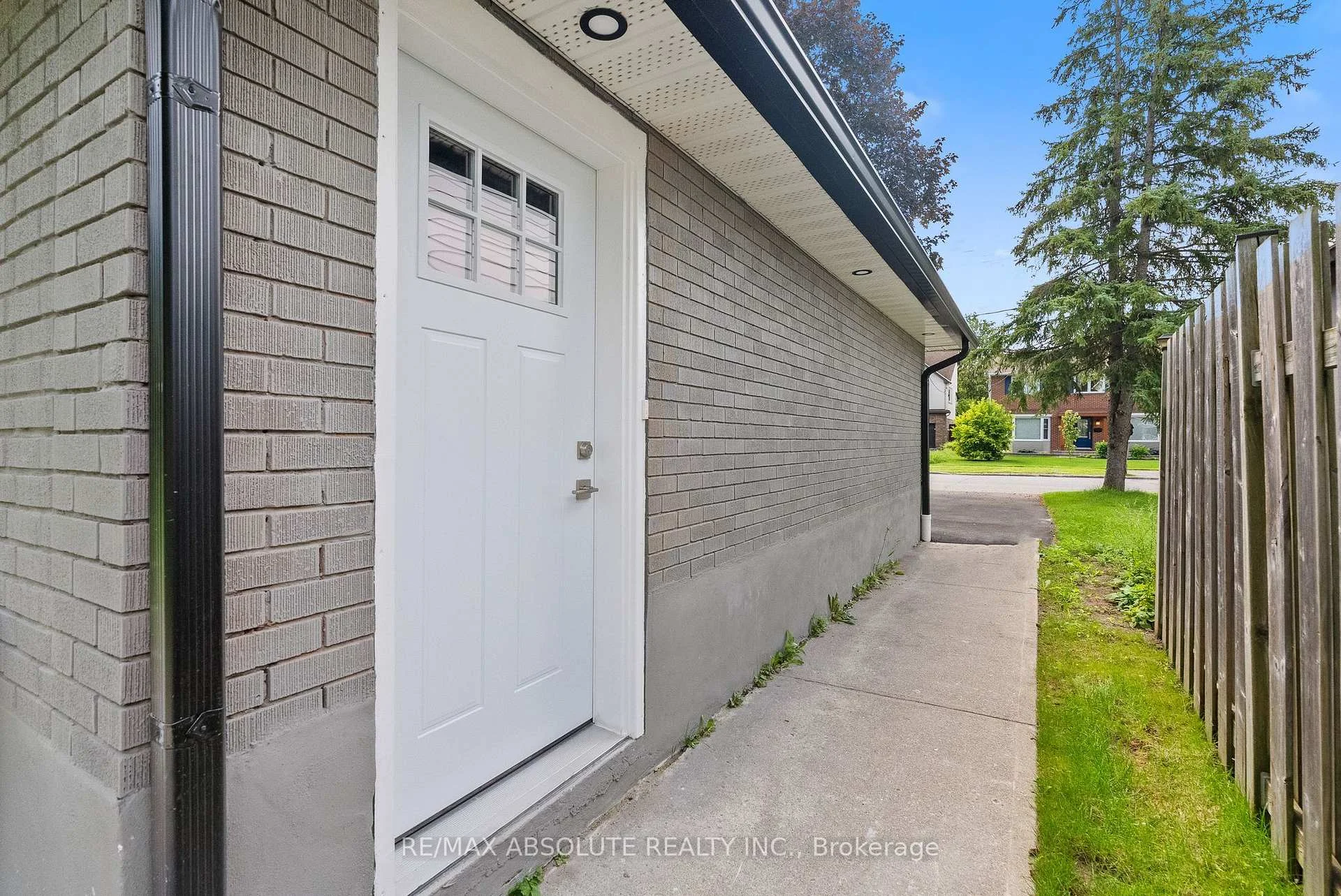 Photo 4 of Unit Unit B (basement), 403 Pleasant Park Road, Ottawa, Alta Vista/Faircrest Heights — HOMEH
