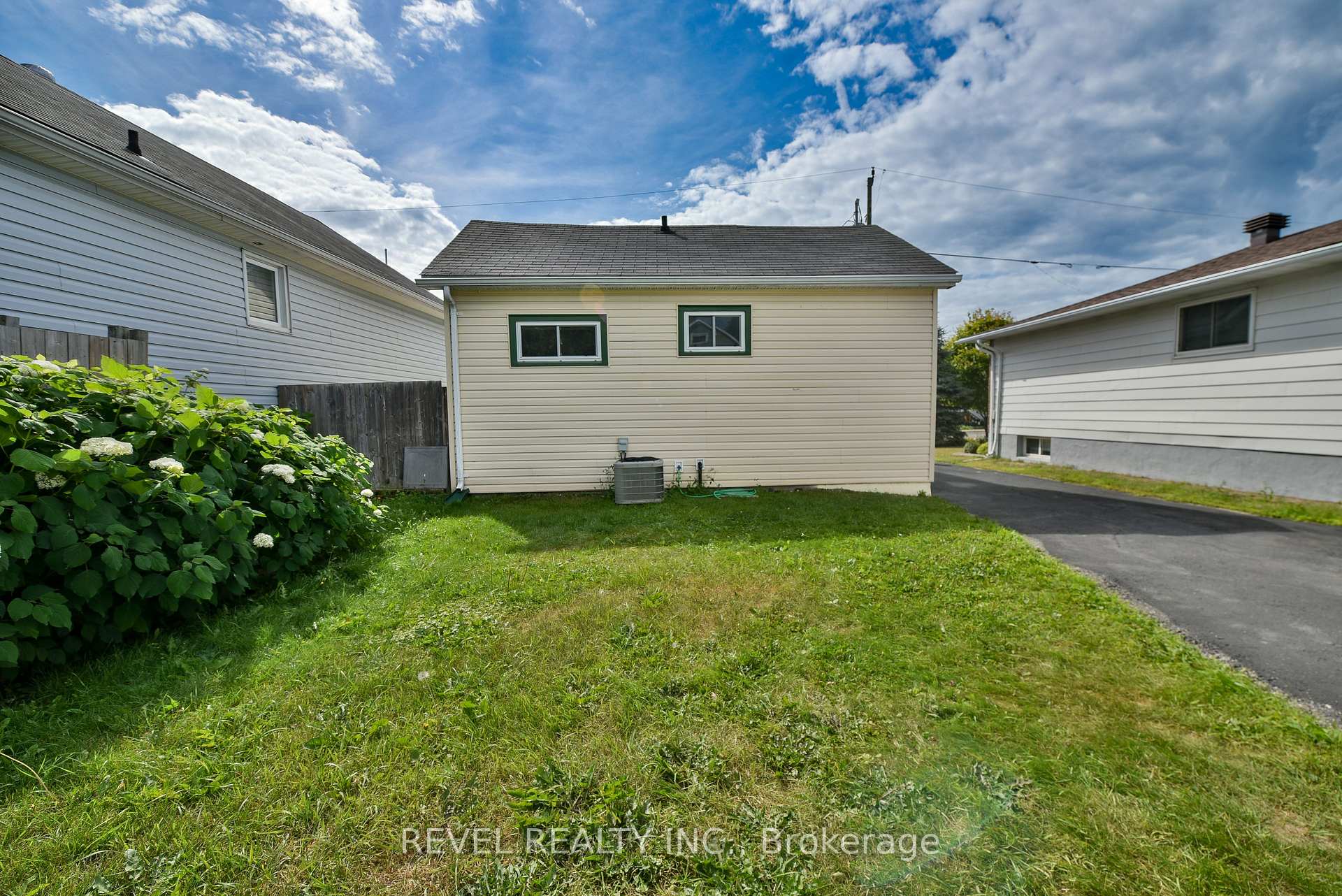 Photo 3 of 548 Cedar Street S, Timmins, TS - SE — HOMEH