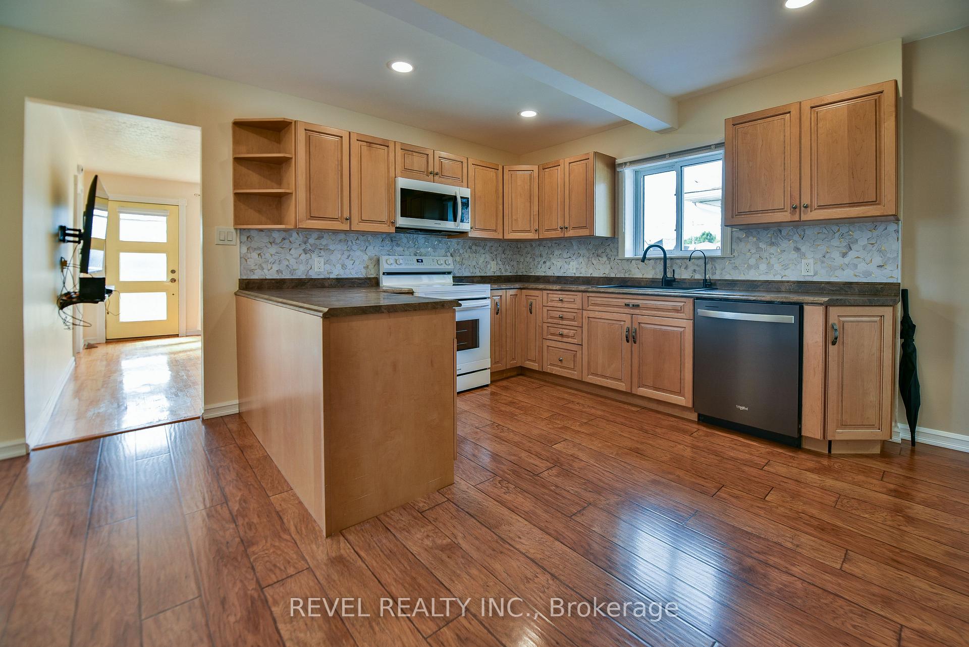 Photo 8 of 548 Cedar Street S, Timmins, TS - SE — HOMEH