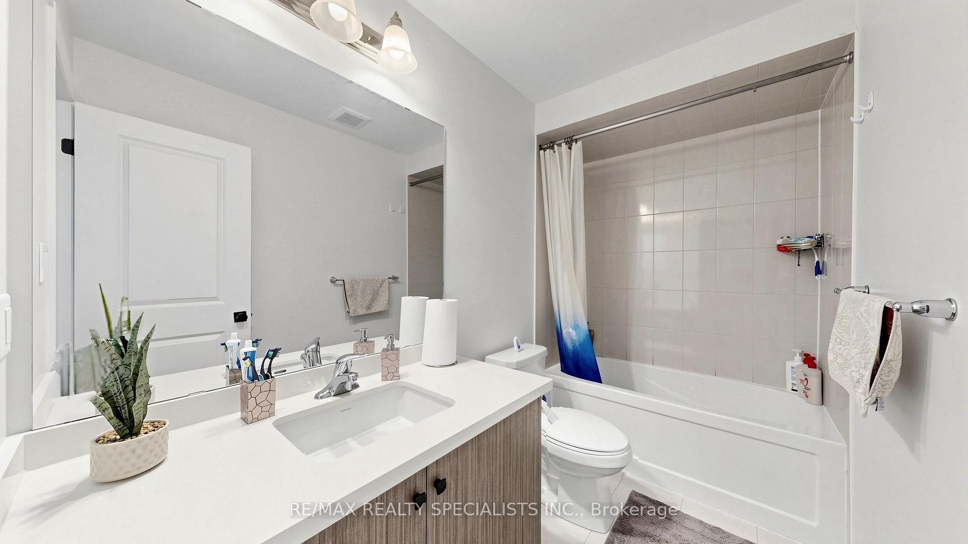Photo 32 of 14 Bretlon Street, Brampton, Goreway Drive Corridor — HOMEH