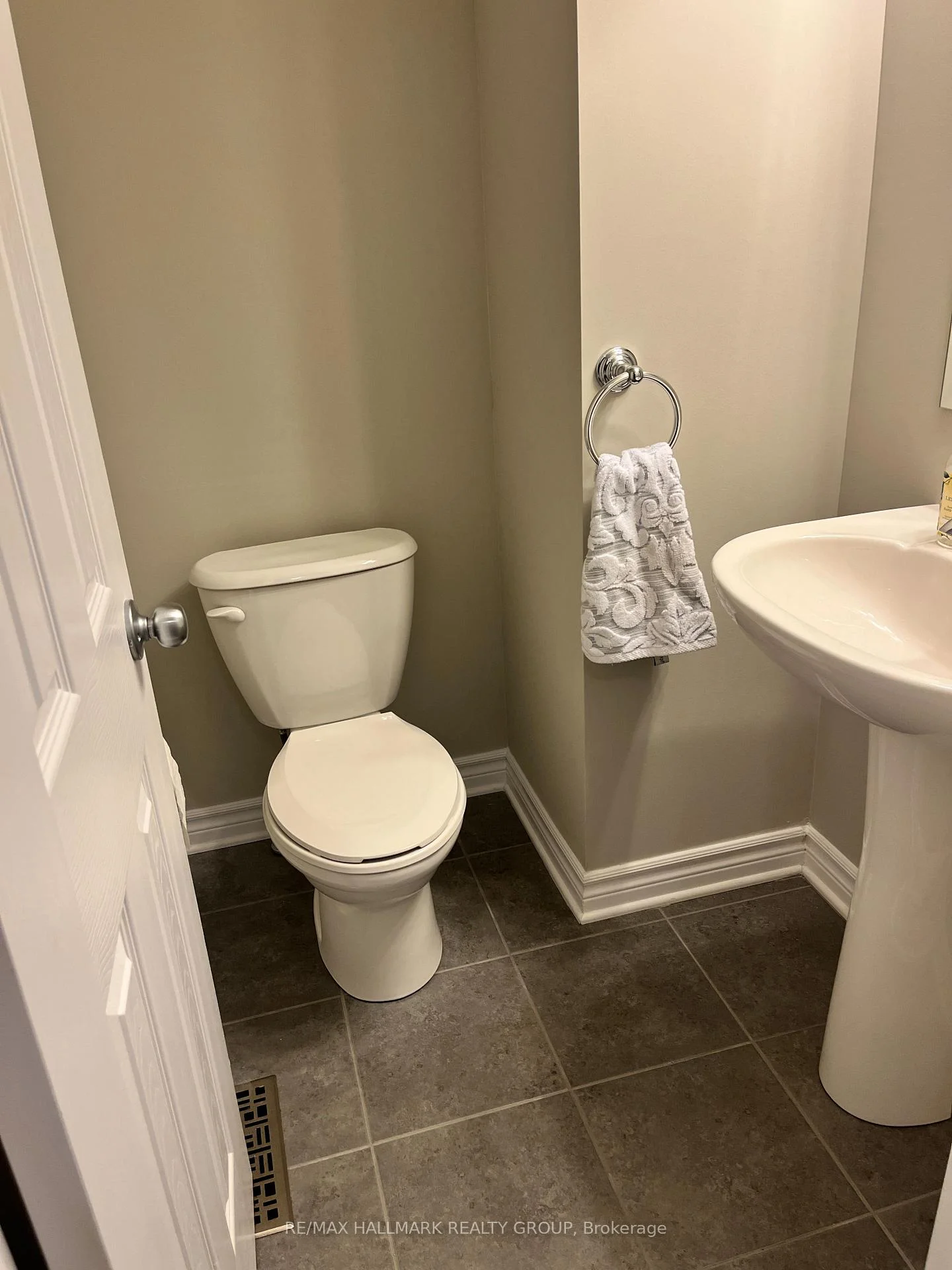 Photo 15 of 619 A Chapman Mills Drive, Ottawa, Barrhaven - Strandherd — HOMEH