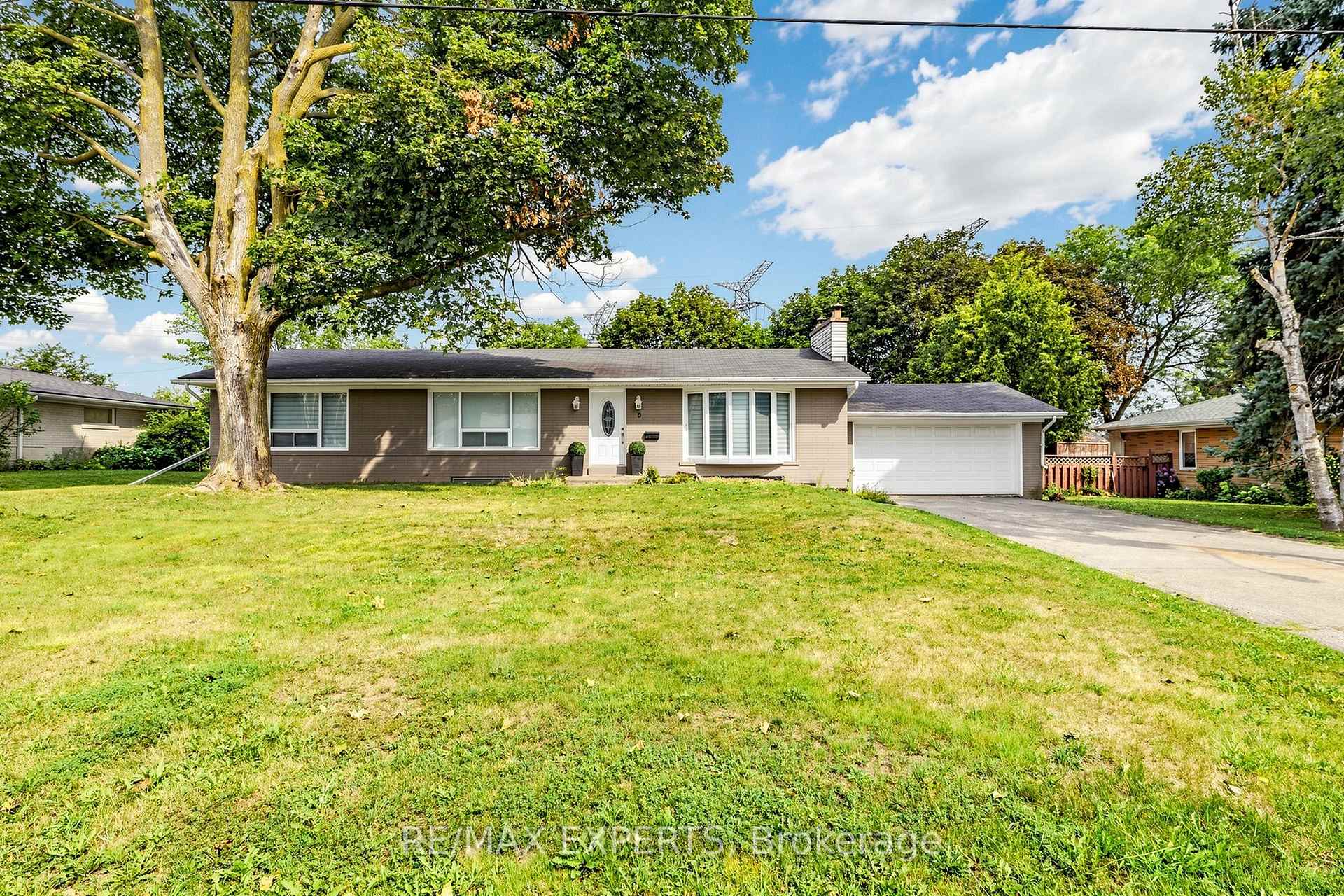 Photo 1 of 8 Longbridge Road, Vaughan, Uplands — HOMEH