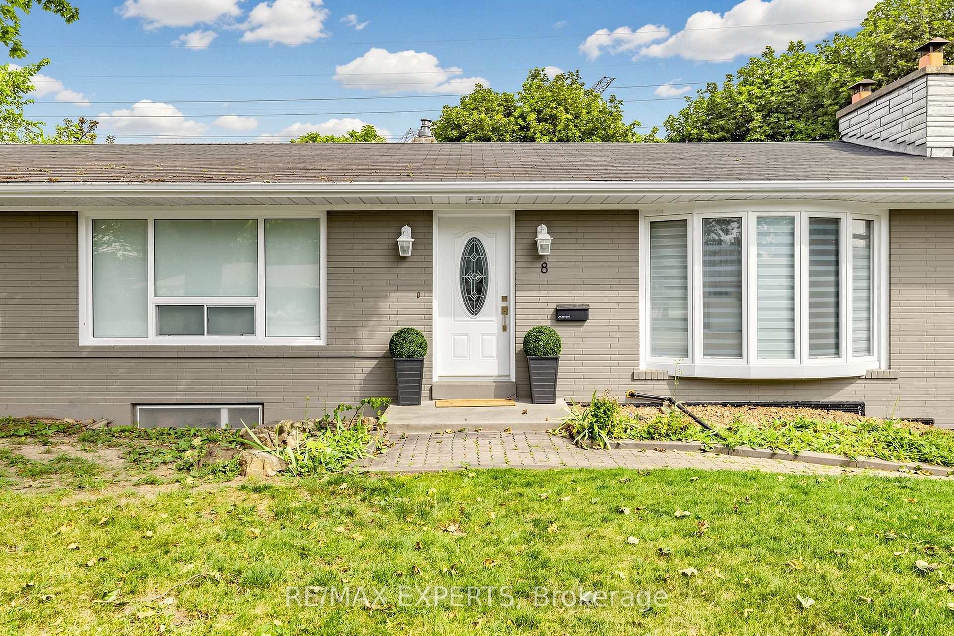 Photo 3 of 8 Longbridge Road, Vaughan, Uplands — HOMEH