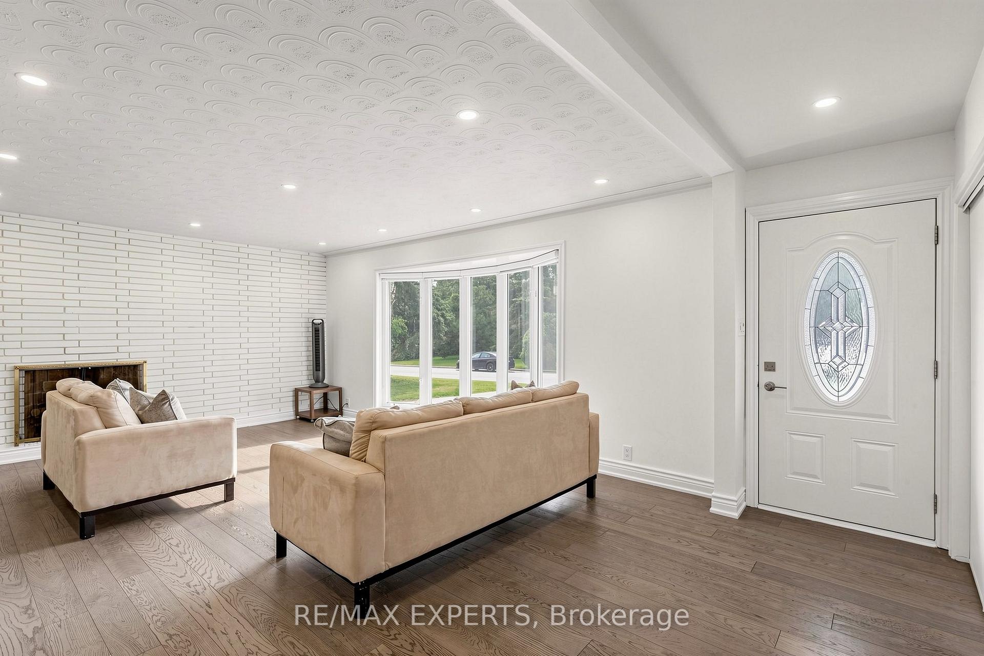 Photo 4 of 8 Longbridge Road, Vaughan, Uplands — HOMEH