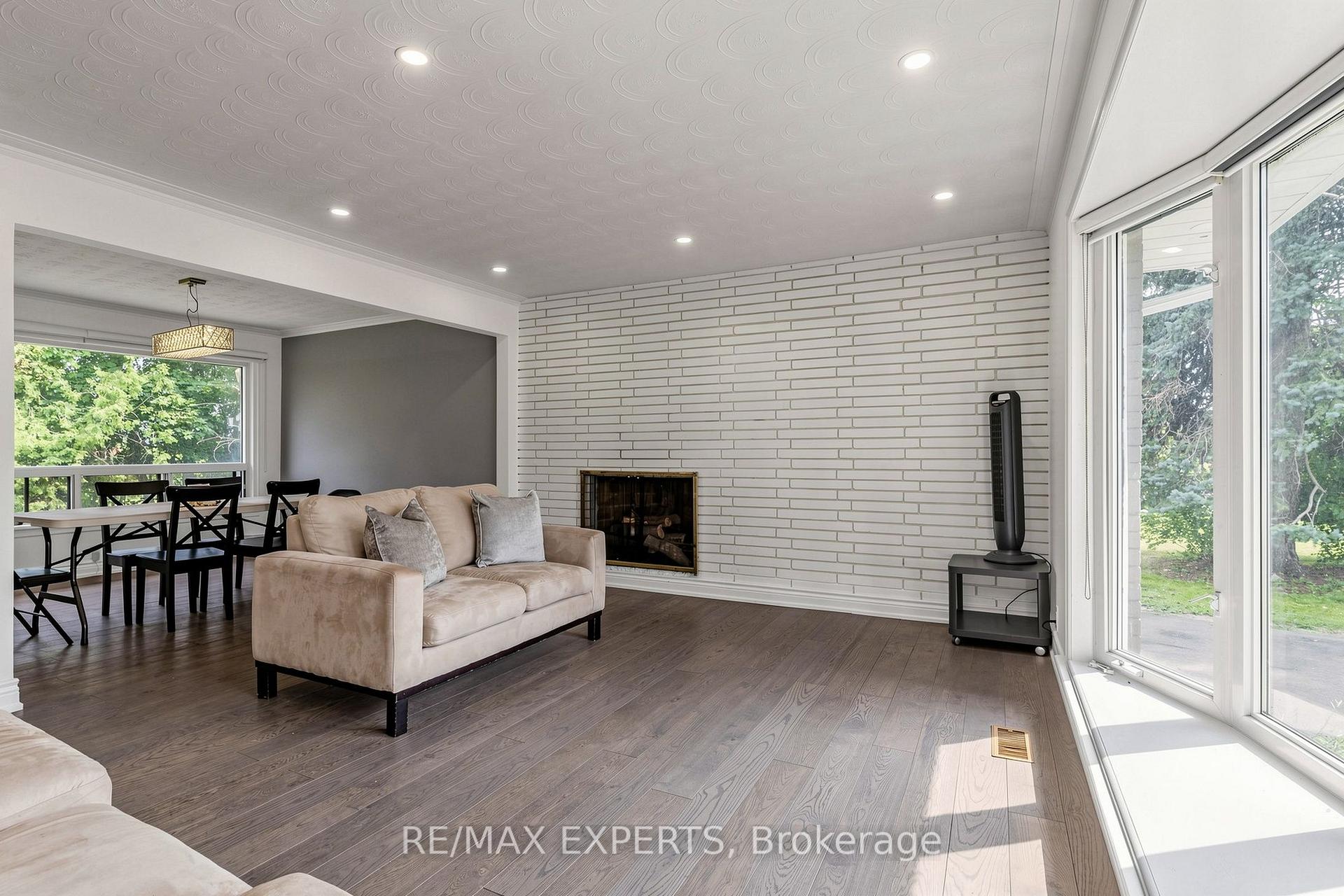 Photo 6 of 8 Longbridge Road, Vaughan, Uplands — HOMEH