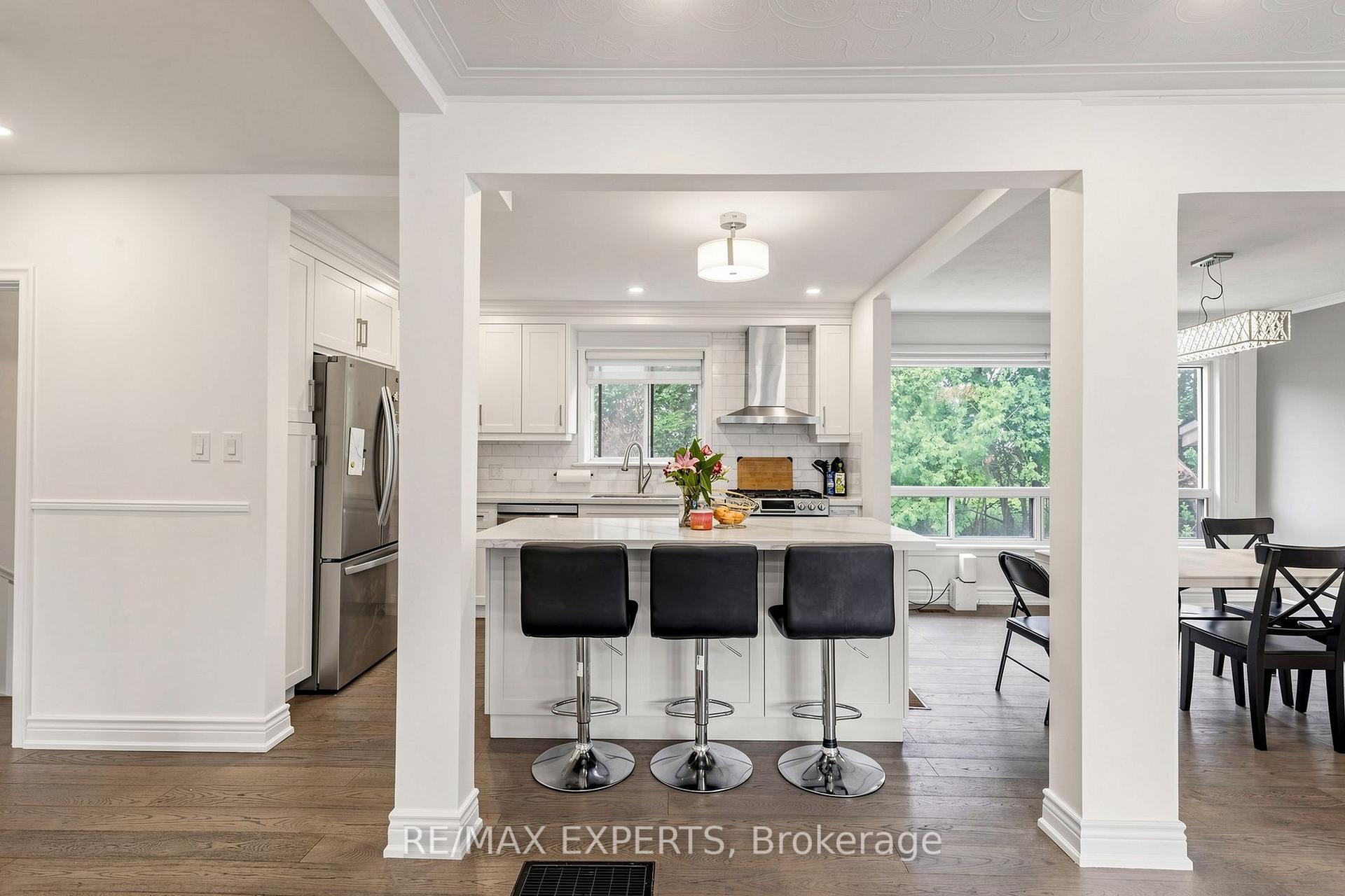 Photo 10 of 8 Longbridge Road, Vaughan, Uplands — HOMEH