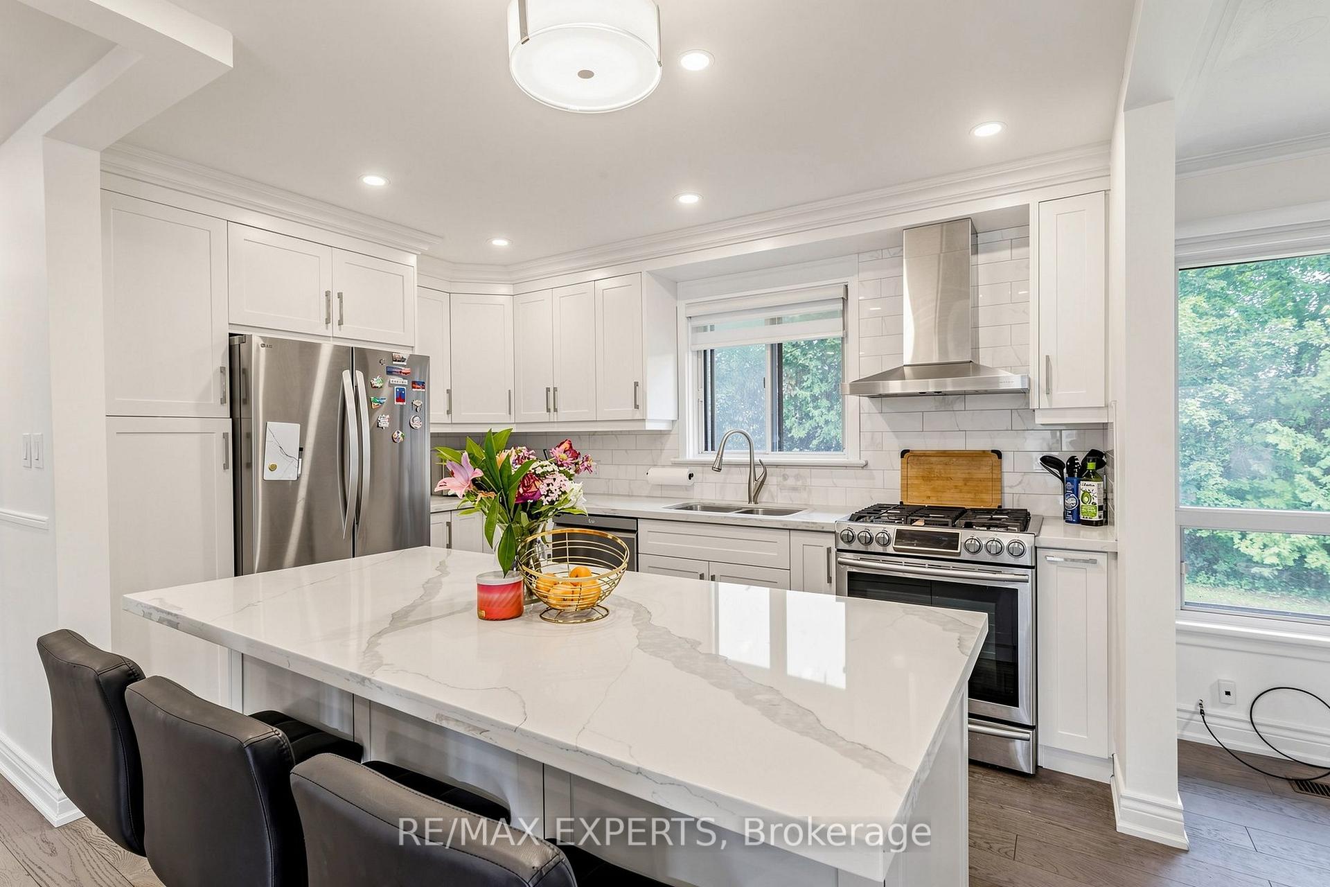 Photo 11 of 8 Longbridge Road, Vaughan, Uplands — HOMEH