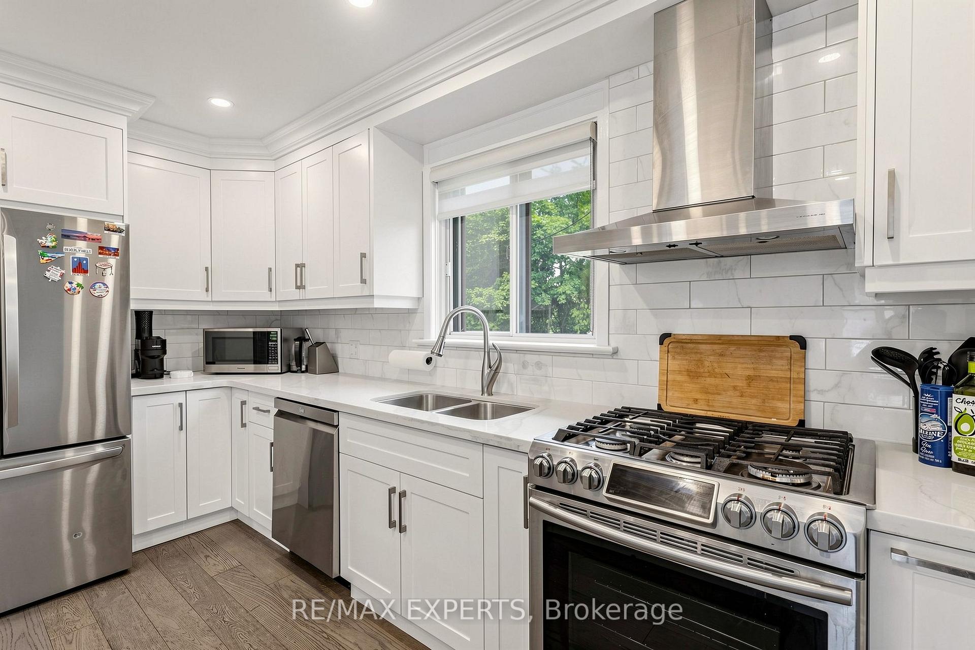 Photo 12 of 8 Longbridge Road, Vaughan, Uplands — HOMEH