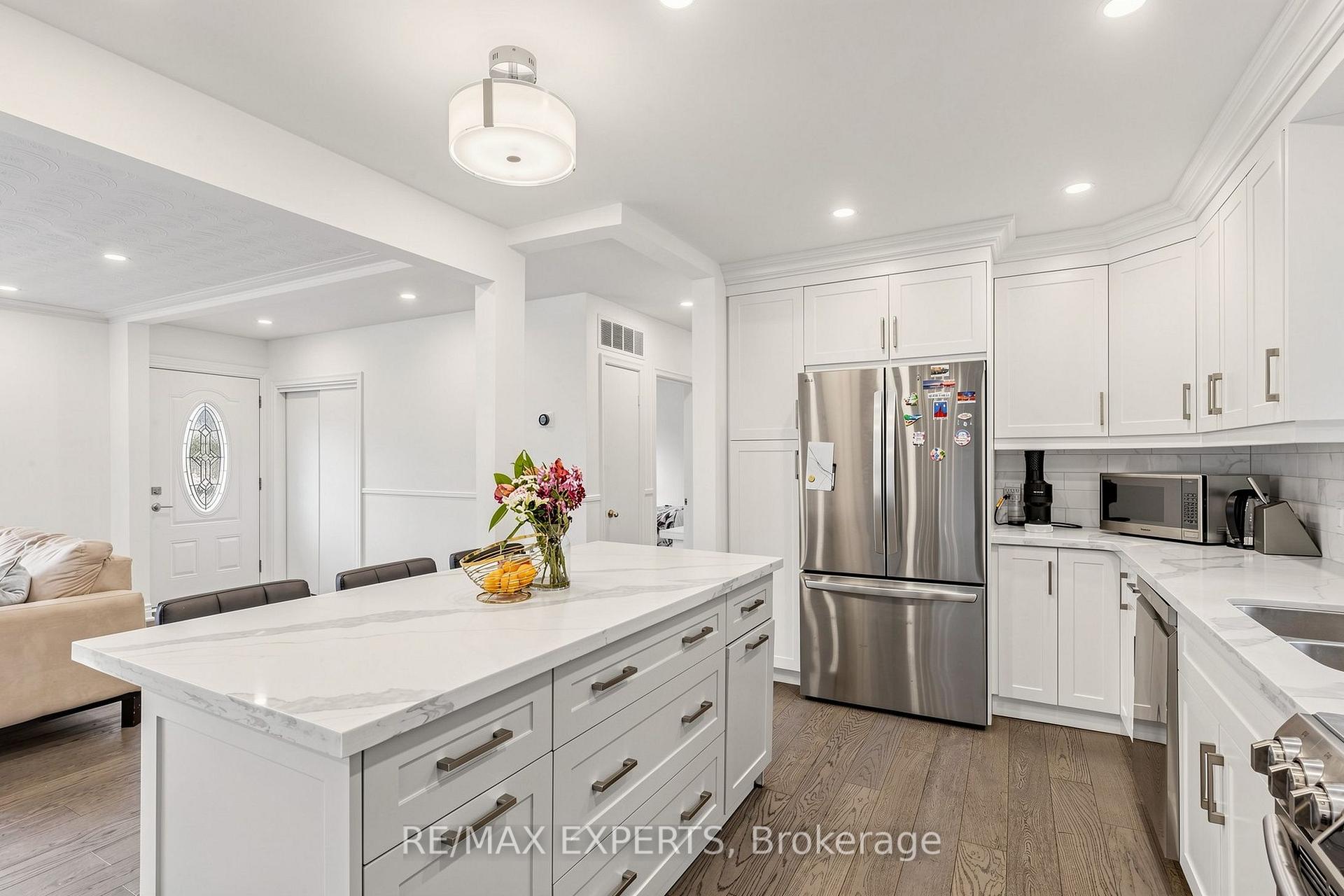 Photo 13 of 8 Longbridge Road, Vaughan, Uplands — HOMEH