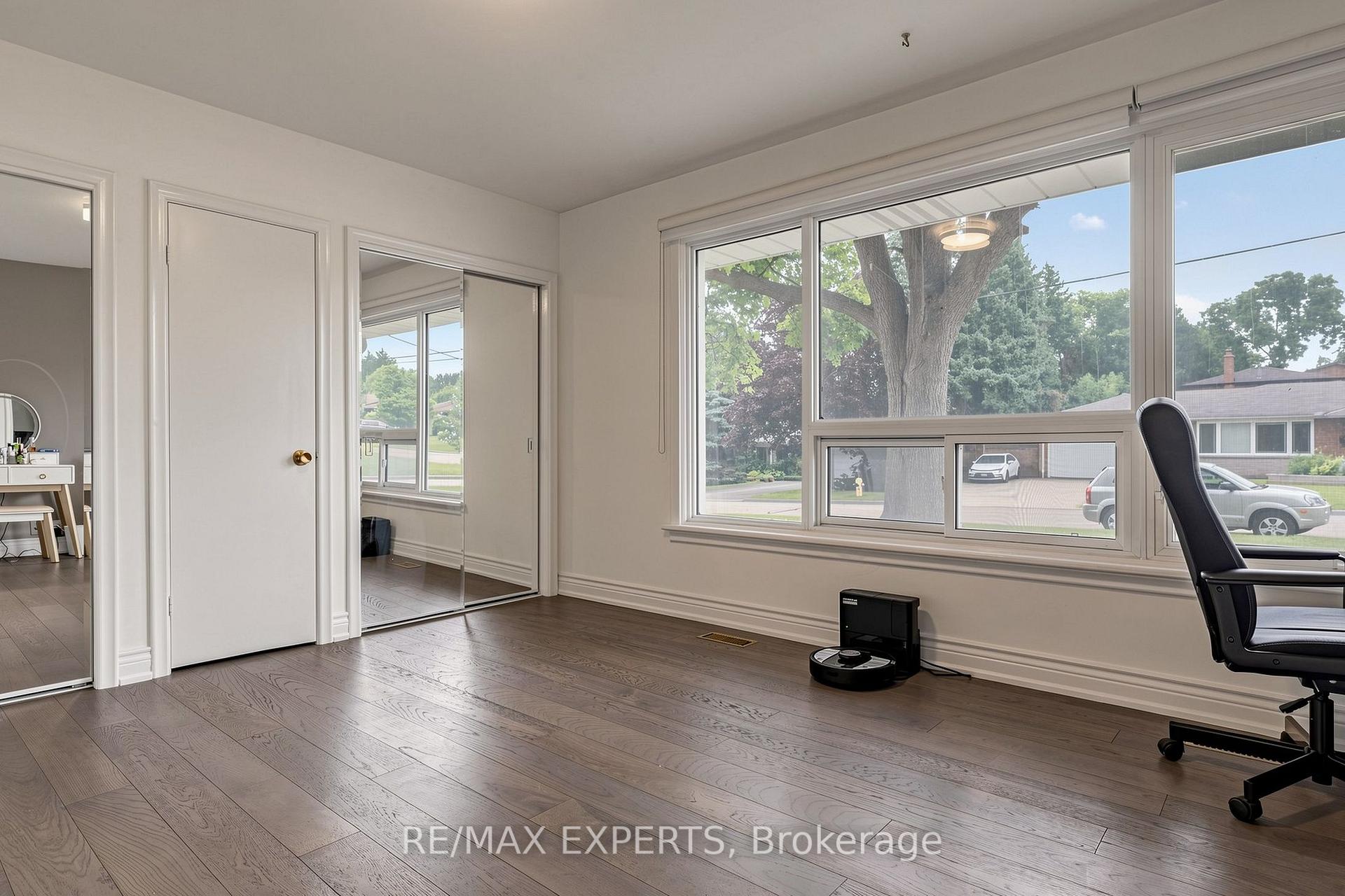 Photo 17 of 8 Longbridge Road, Vaughan, Uplands — HOMEH