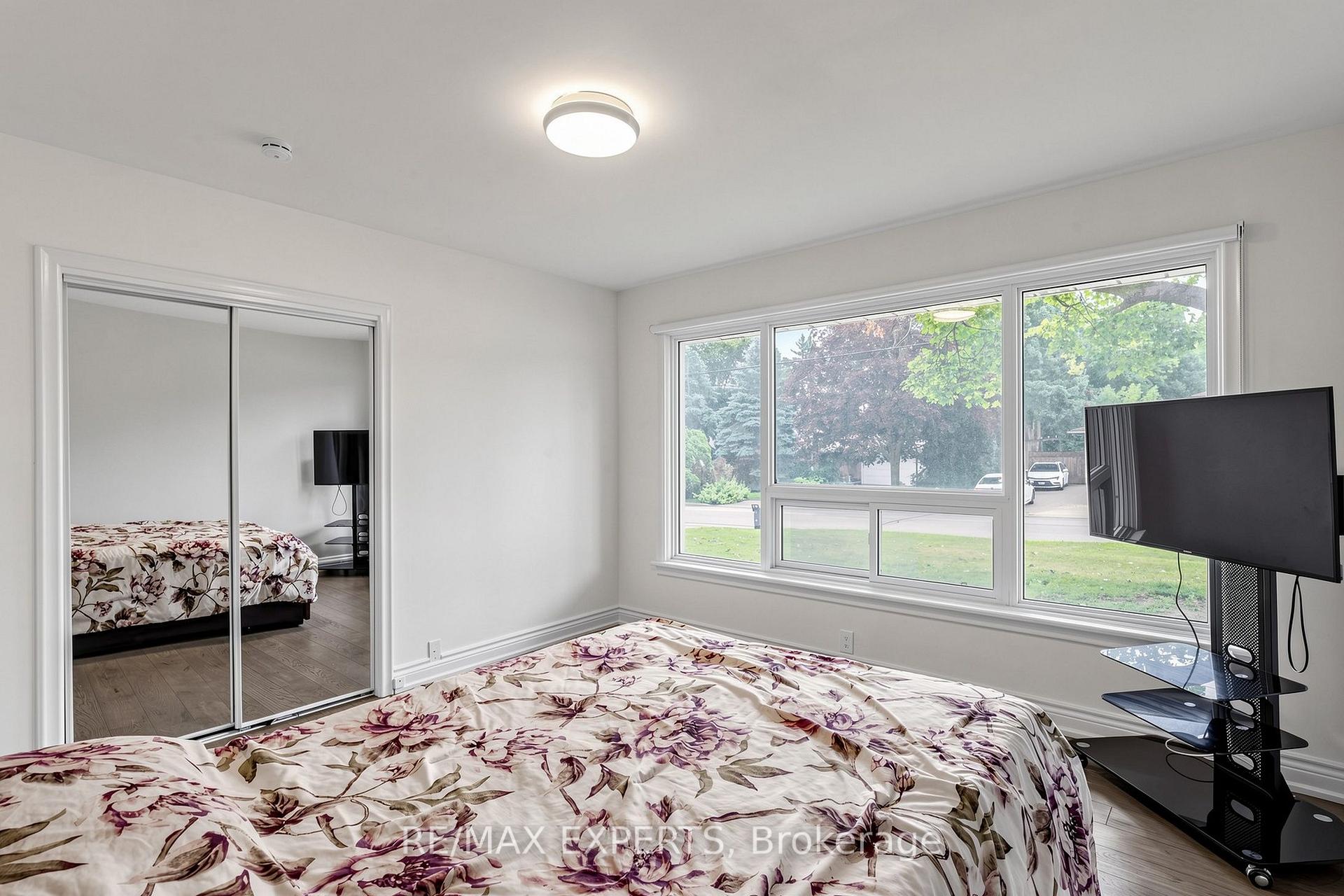 Photo 24 of 8 Longbridge Road, Vaughan, Uplands — HOMEH