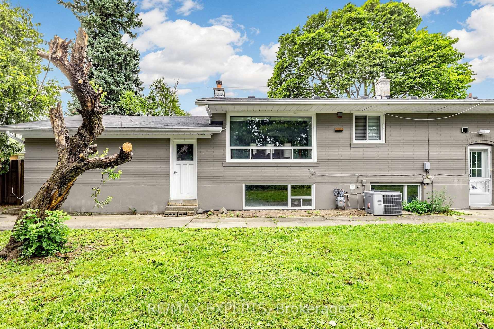 Photo 43 of 8 Longbridge Road, Vaughan, Uplands — HOMEH