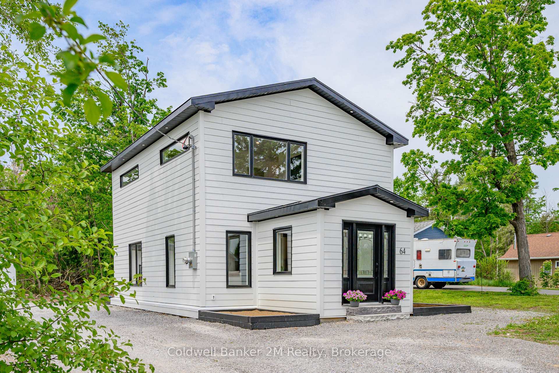 Photo 4 of 64 Head Street, Kawartha Lakes, Bobcaygeon — HOMEH