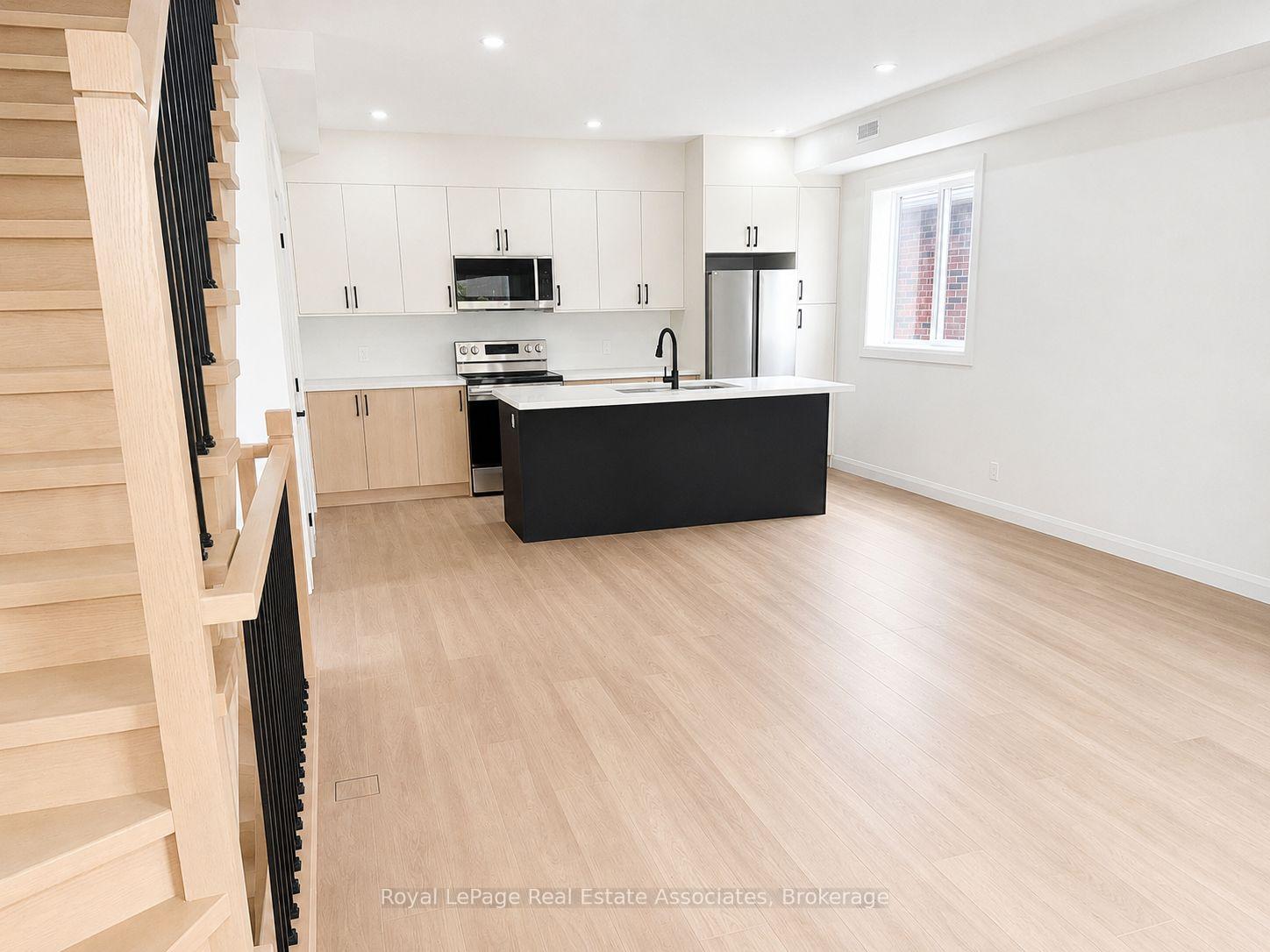 Photo 2 of Unit 5 SFN, 17 White Avenue, Toronto, Rockcliffe-Smythe — HOMEH