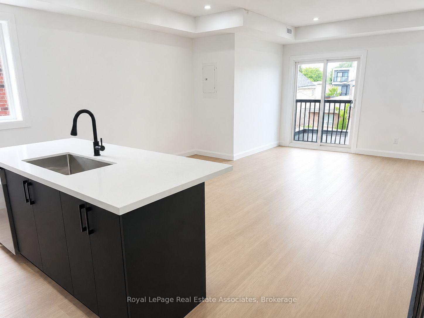 Photo 3 of Unit 5 SFN, 17 White Avenue, Toronto, Rockcliffe-Smythe — HOMEH