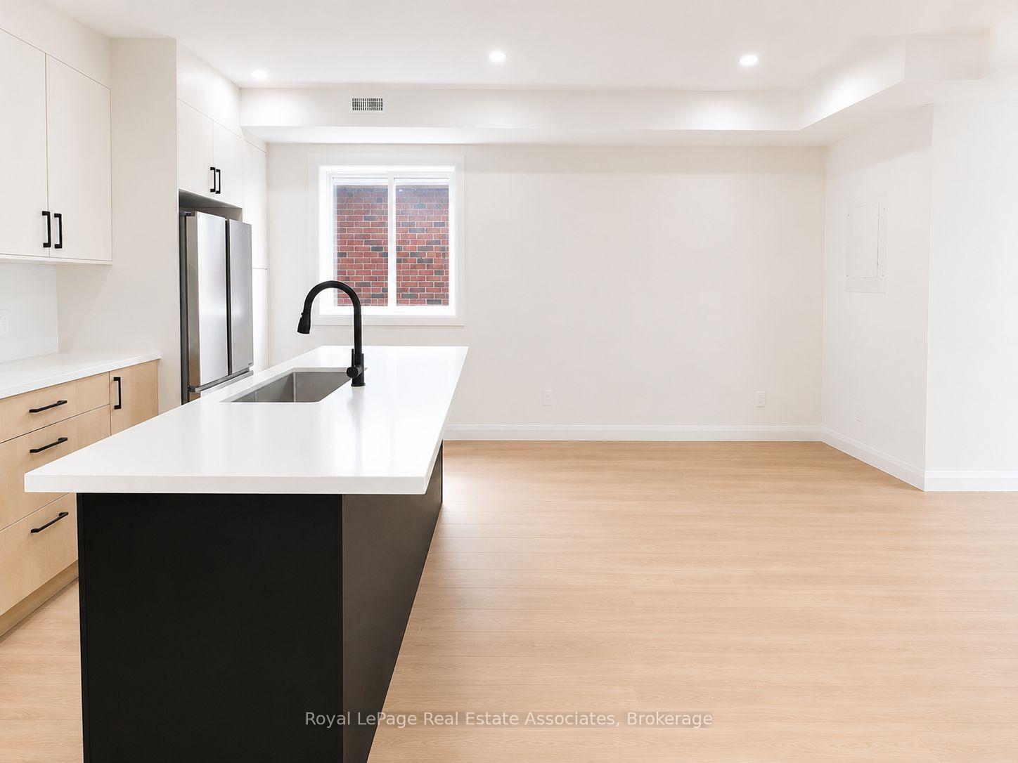 Photo 4 of Unit 5 SFN, 17 White Avenue, Toronto, Rockcliffe-Smythe — HOMEH