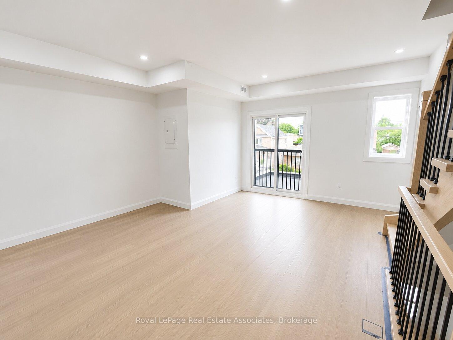 Photo 5 of Unit 5 SFN, 17 White Avenue, Toronto, Rockcliffe-Smythe — HOMEH