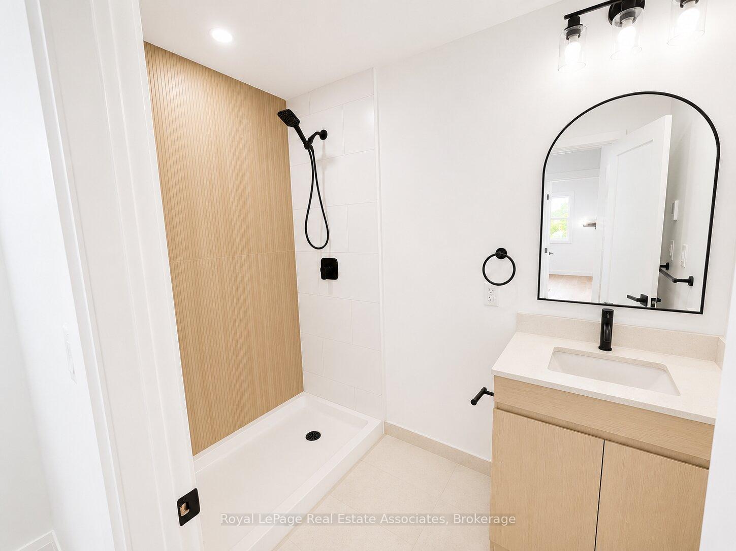 Photo 6 of Unit 5 SFN, 17 White Avenue, Toronto, Rockcliffe-Smythe — HOMEH