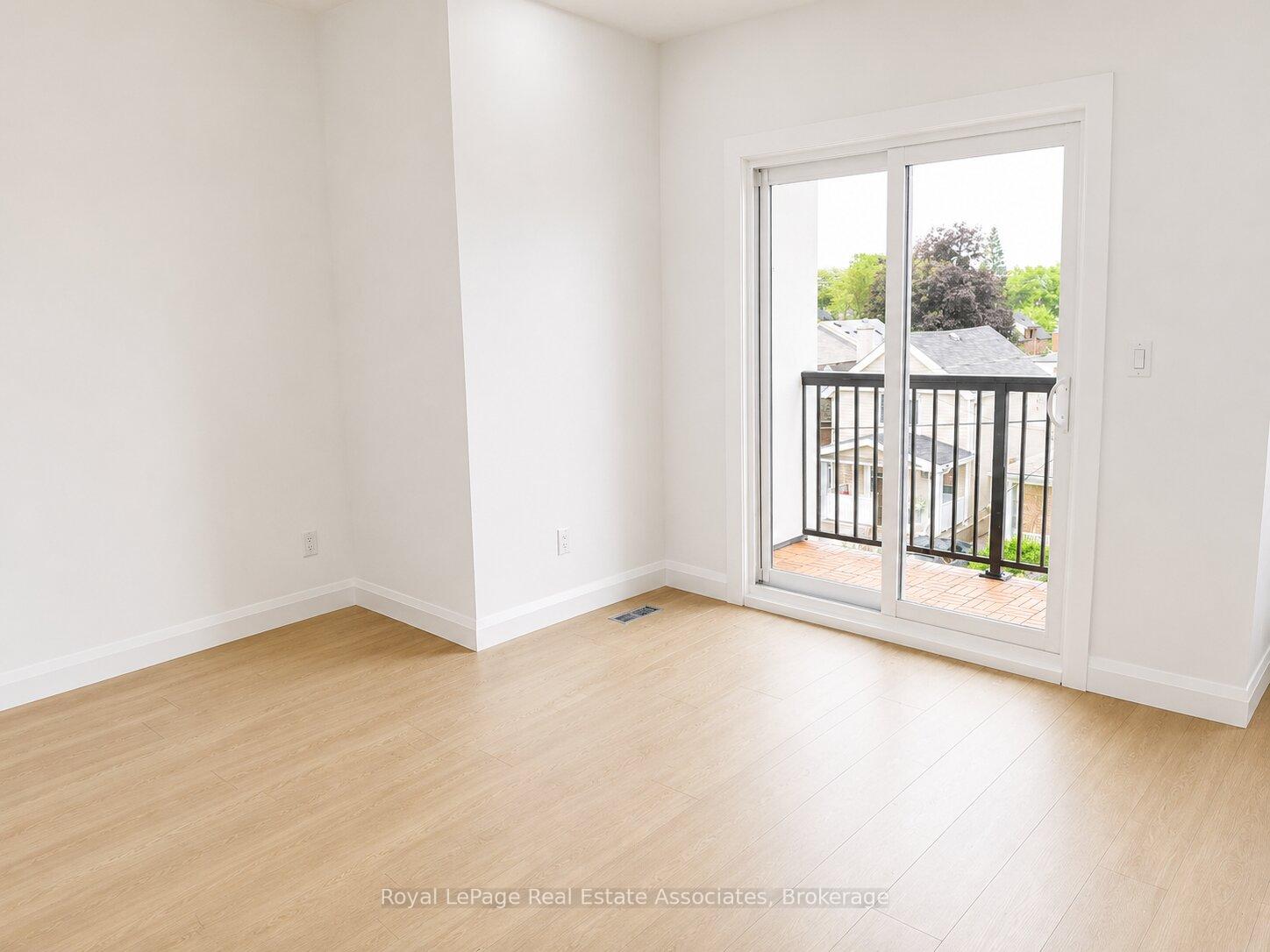Photo 9 of Unit 5 SFN, 17 White Avenue, Toronto, Rockcliffe-Smythe — HOMEH