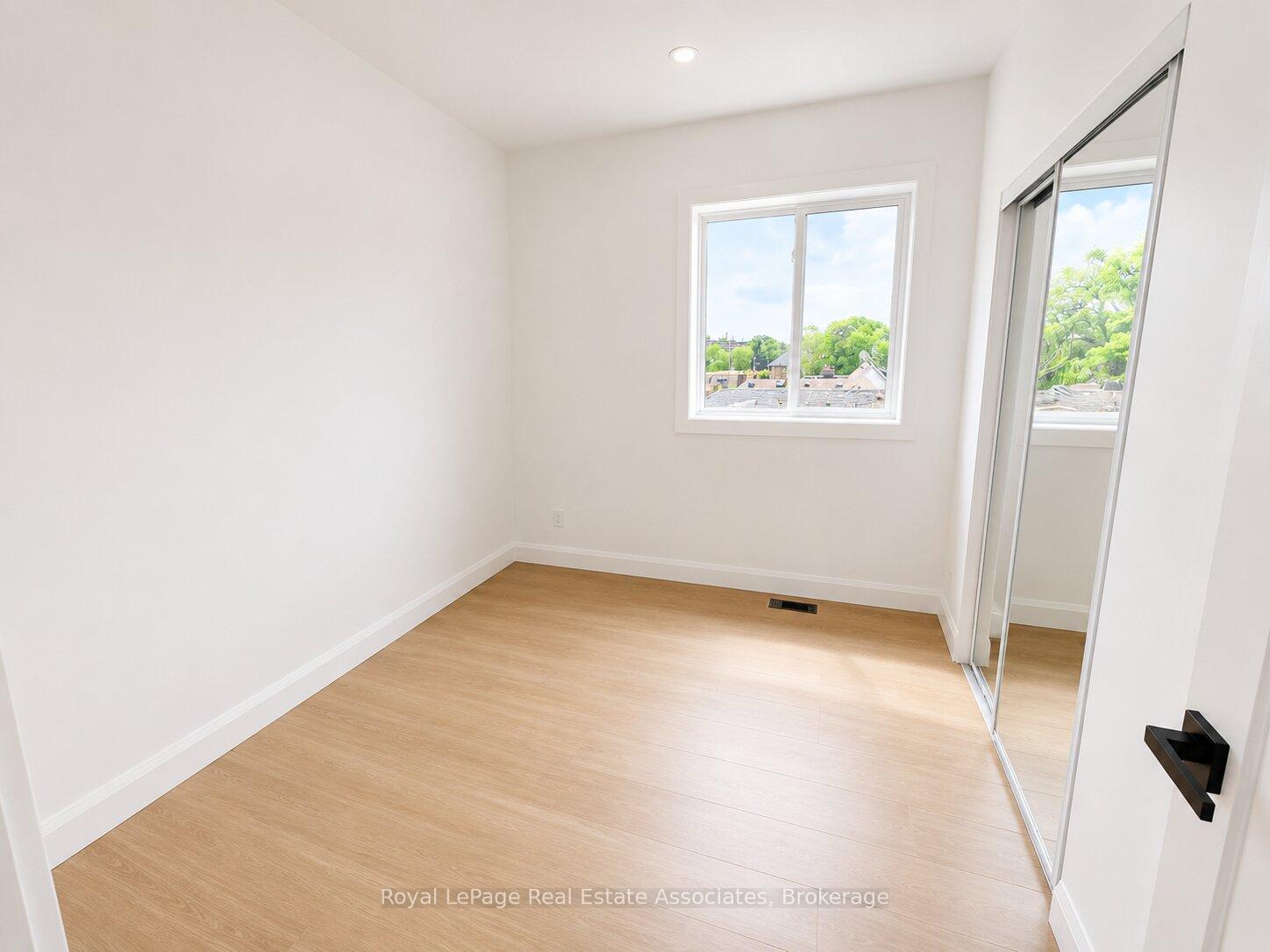 Photo 10 of Unit 5 SFN, 17 White Avenue, Toronto, Rockcliffe-Smythe — HOMEH
