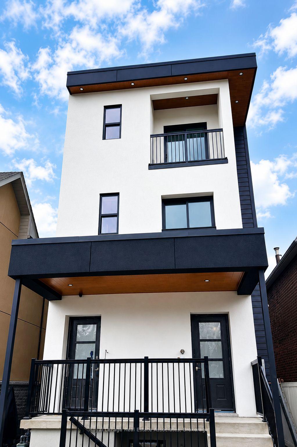 Photo 1 of Unit 2 MF, 17 White Avenue, Toronto, Rockcliffe-Smythe — HOMEH