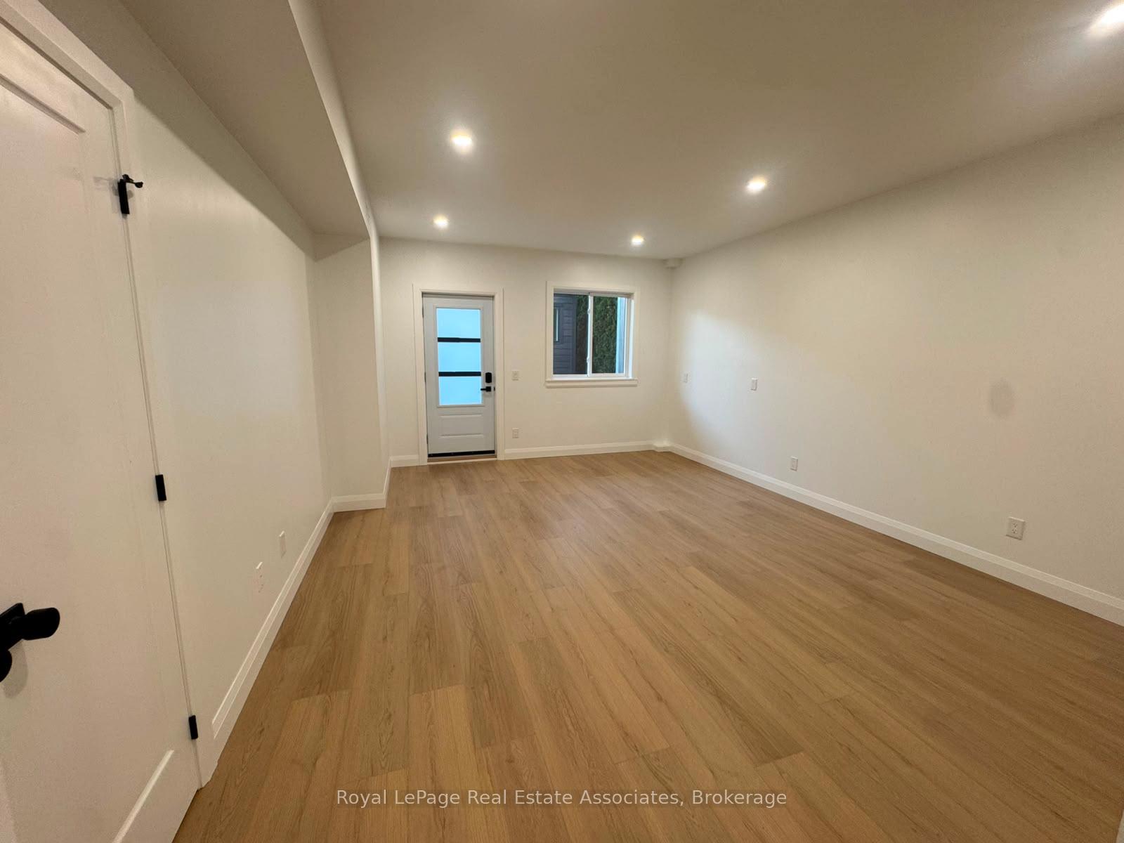 Photo 6 of Unit 2 MF, 17 White Avenue, Toronto, Rockcliffe-Smythe — HOMEH