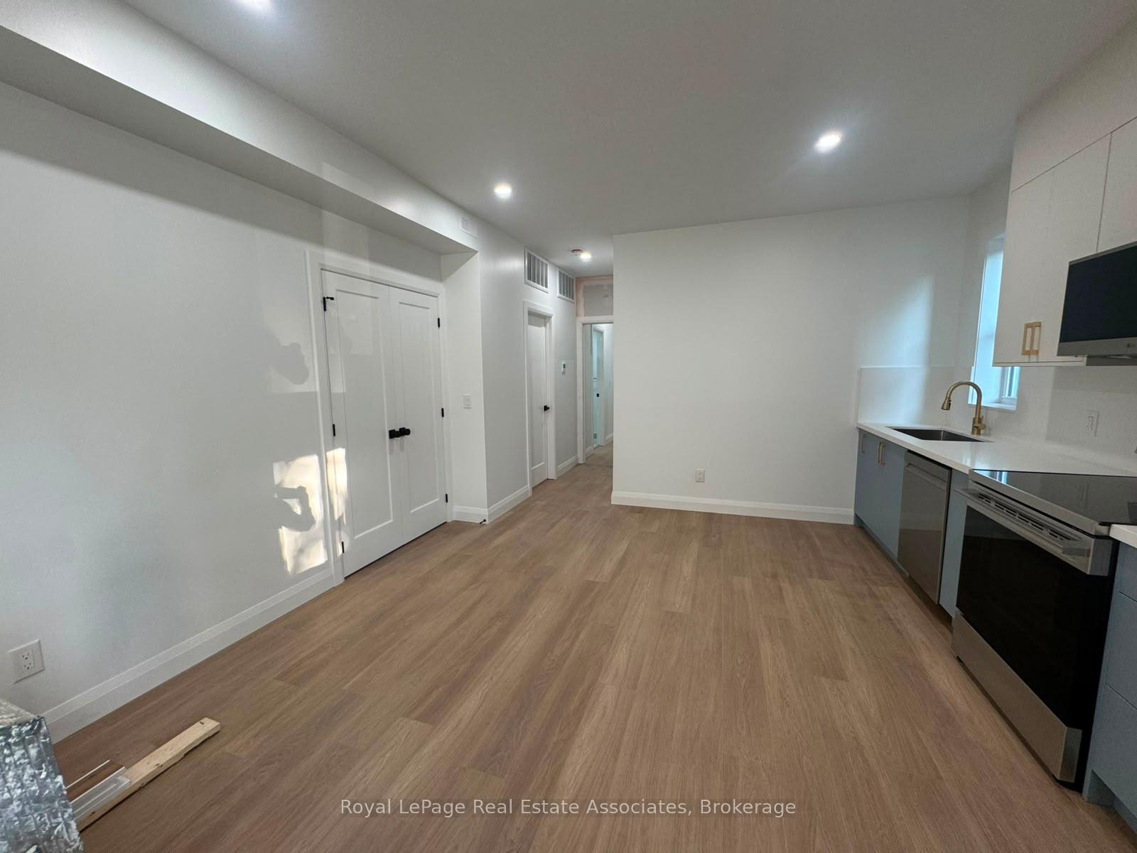 Photo 7 of Unit 2 MF, 17 White Avenue, Toronto, Rockcliffe-Smythe — HOMEH