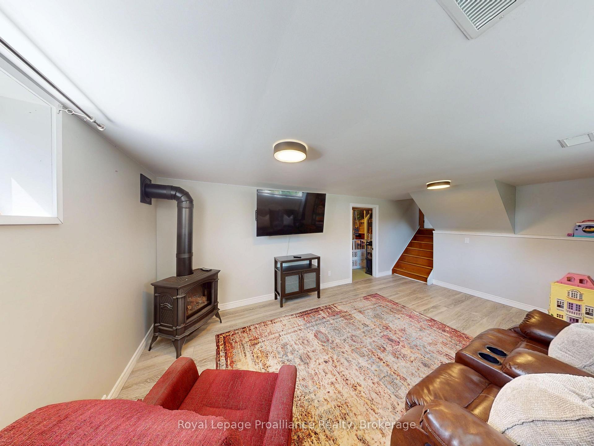 Photo 24 of 4 Richmond Grove, Belleville, Belleville Ward — HOMEH