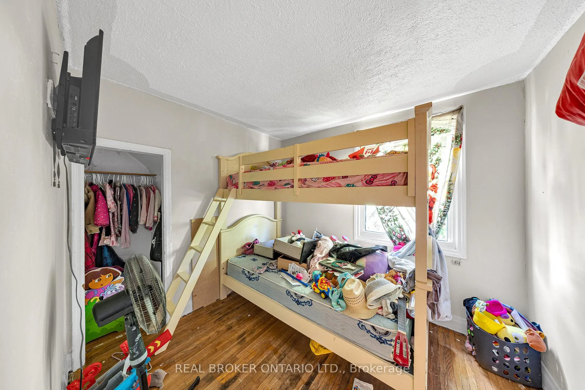 Photo 9 of 710 Cameron Street, Peterborough, Otonabee Ward 1 — HOMEH