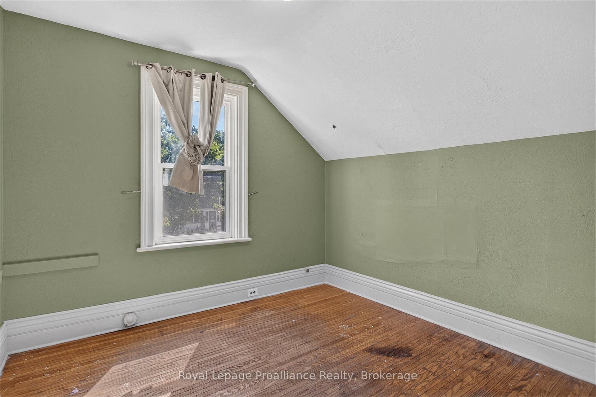 Photo 55 of 277 Reid Street, Peterborough, Town Ward 3 — HOMEH