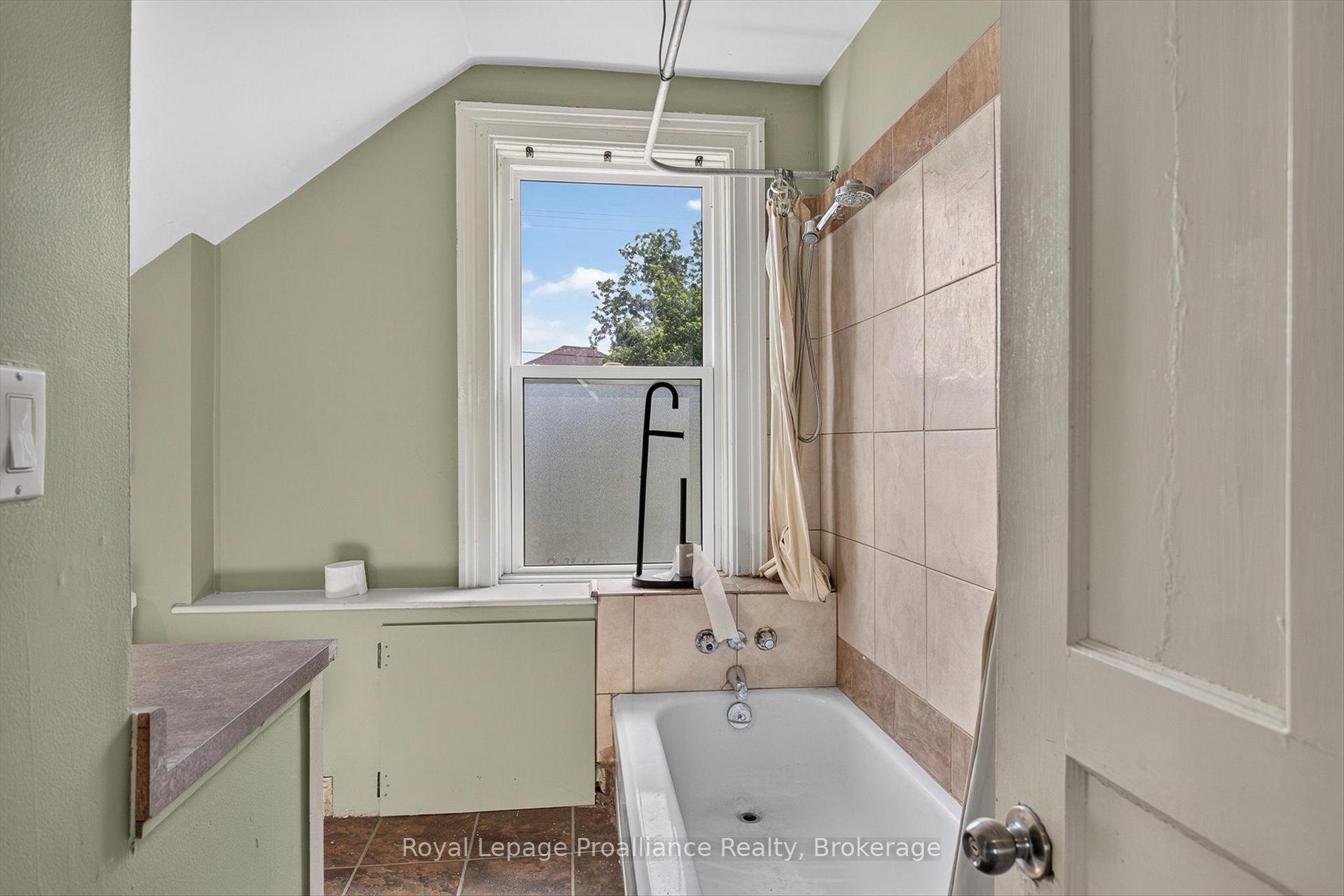 Photo 75 of 277 Reid Street, Peterborough, Town Ward 3 — HOMEH