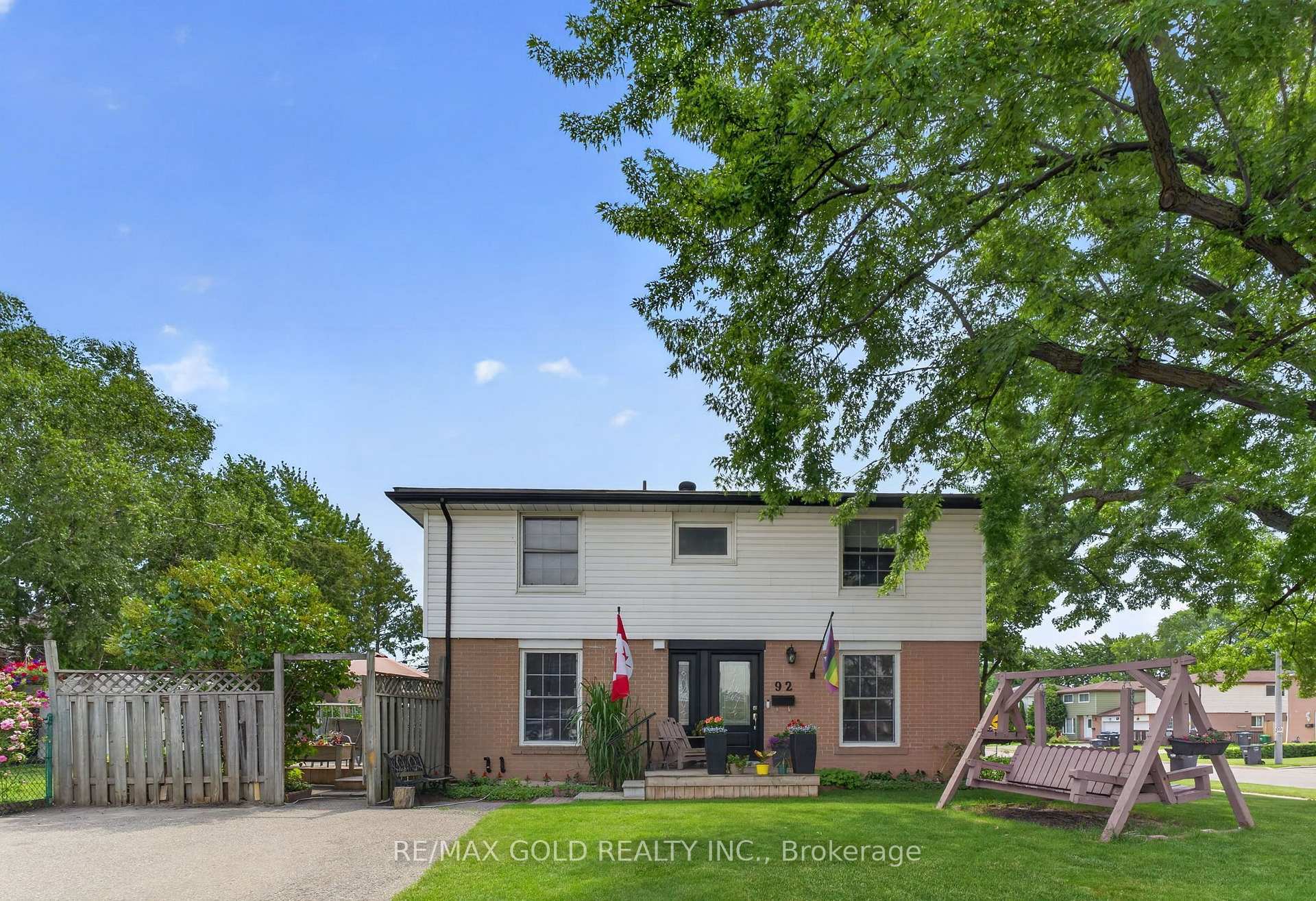 Photo 2 of 92 Cathcart Crescent, Brampton, Avondale — HOMEH
