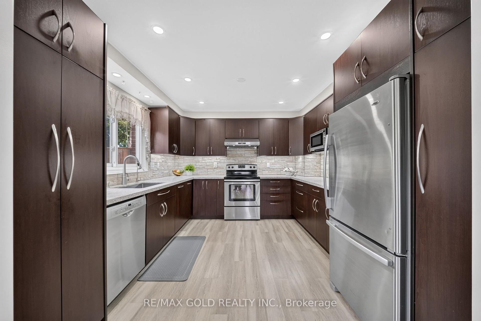 Photo 8 of 92 Cathcart Crescent, Brampton, Avondale — HOMEH
