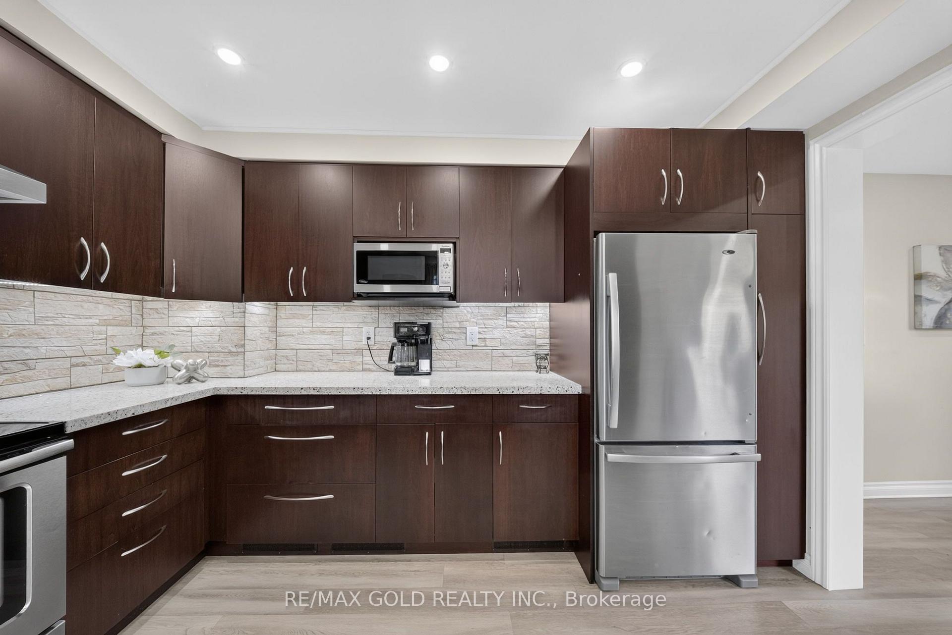Photo 9 of 92 Cathcart Crescent, Brampton, Avondale — HOMEH