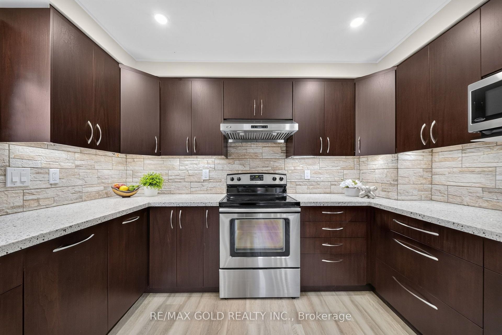 Photo 11 of 92 Cathcart Crescent, Brampton, Avondale — HOMEH