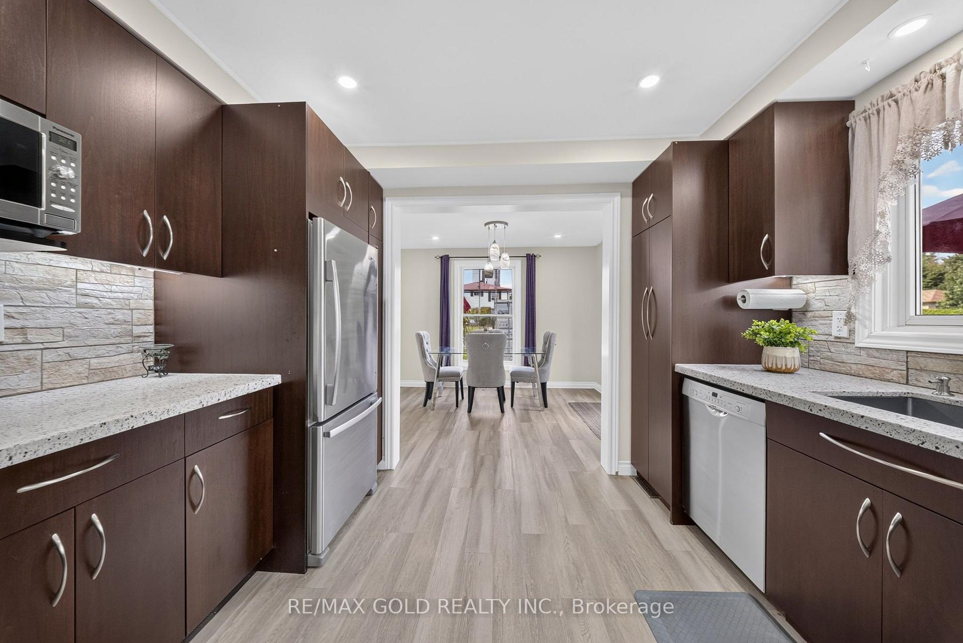 Photo 12 of 92 Cathcart Crescent, Brampton, Avondale — HOMEH