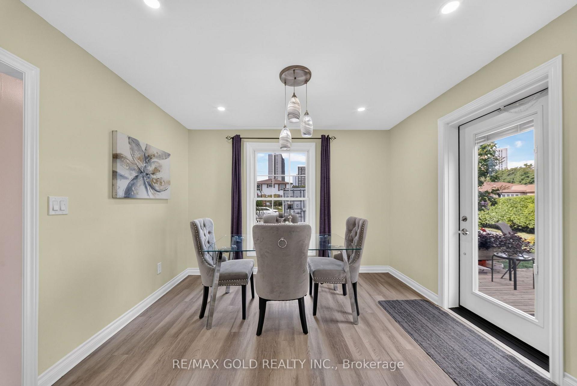 Photo 13 of 92 Cathcart Crescent, Brampton, Avondale — HOMEH