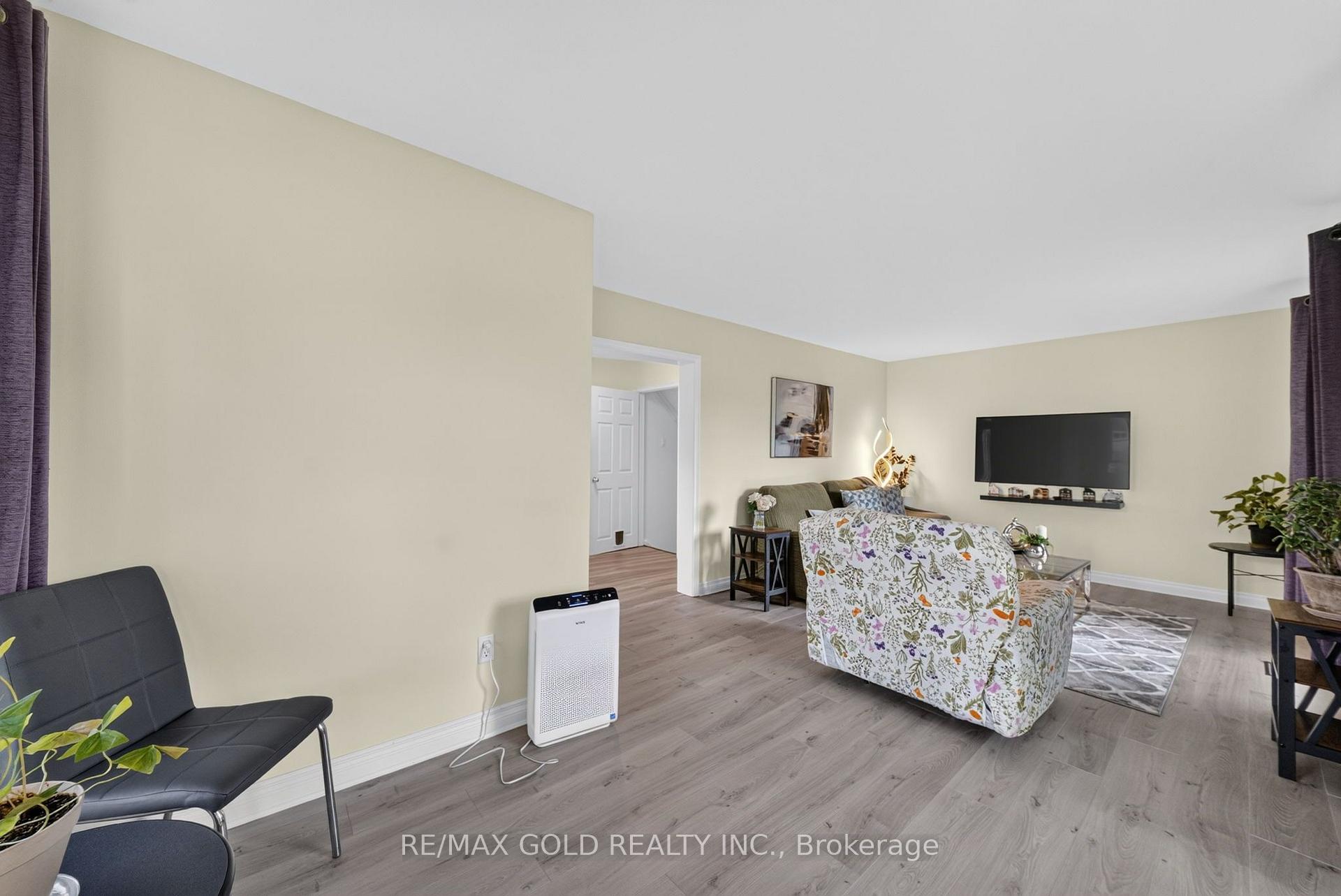 Photo 15 of 92 Cathcart Crescent, Brampton, Avondale — HOMEH