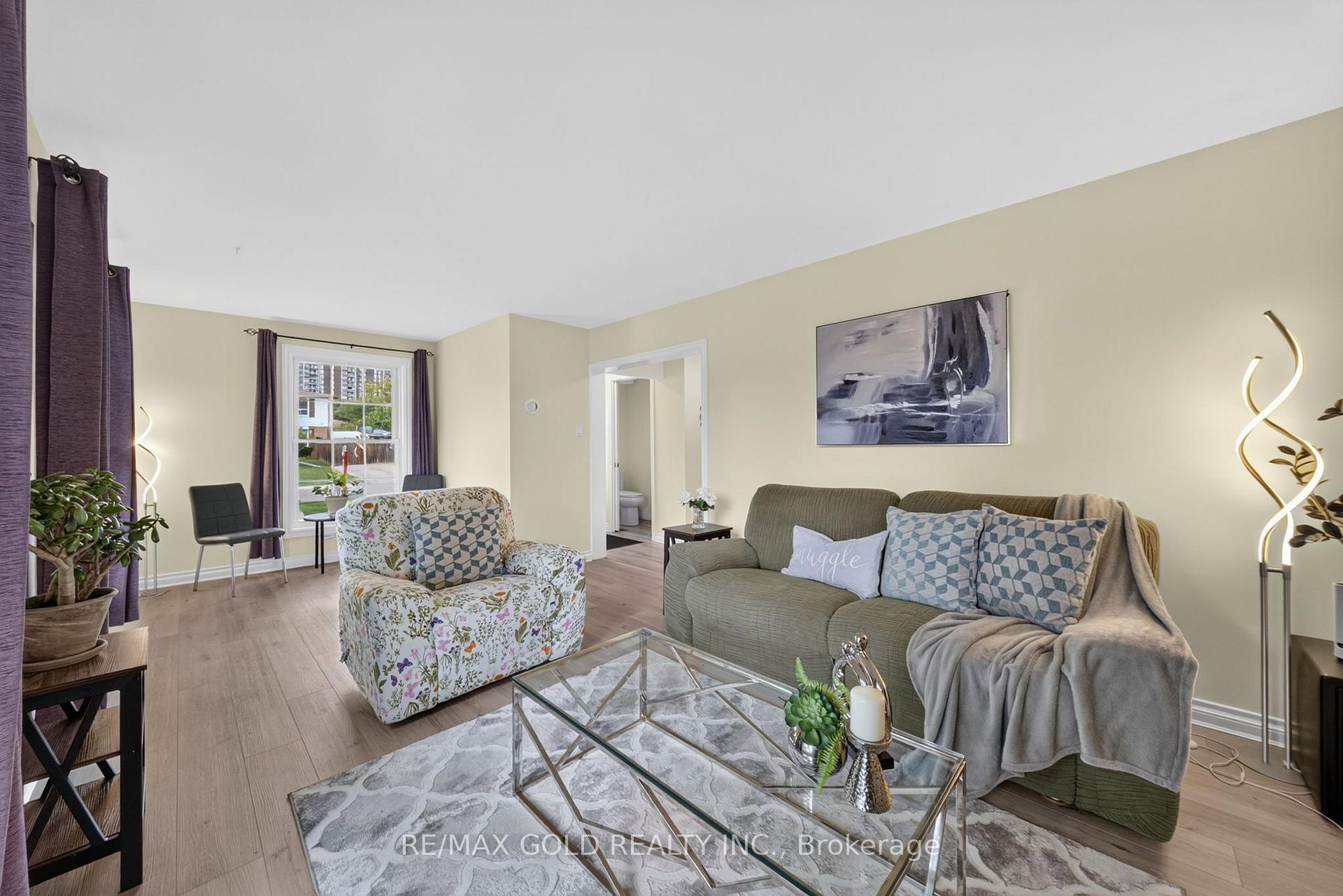 Photo 17 of 92 Cathcart Crescent, Brampton, Avondale — HOMEH
