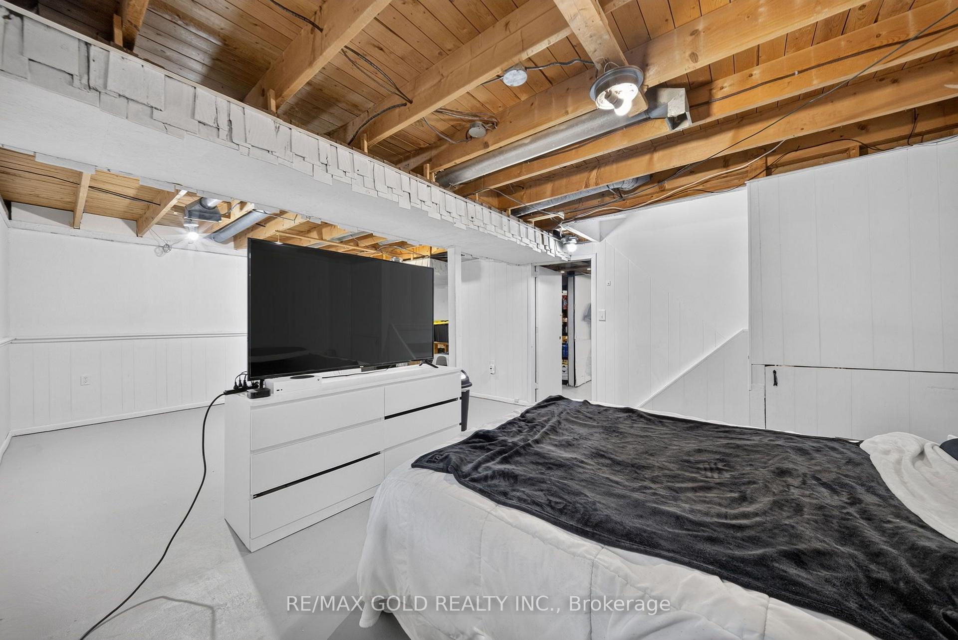 Photo 30 of 92 Cathcart Crescent, Brampton, Avondale — HOMEH