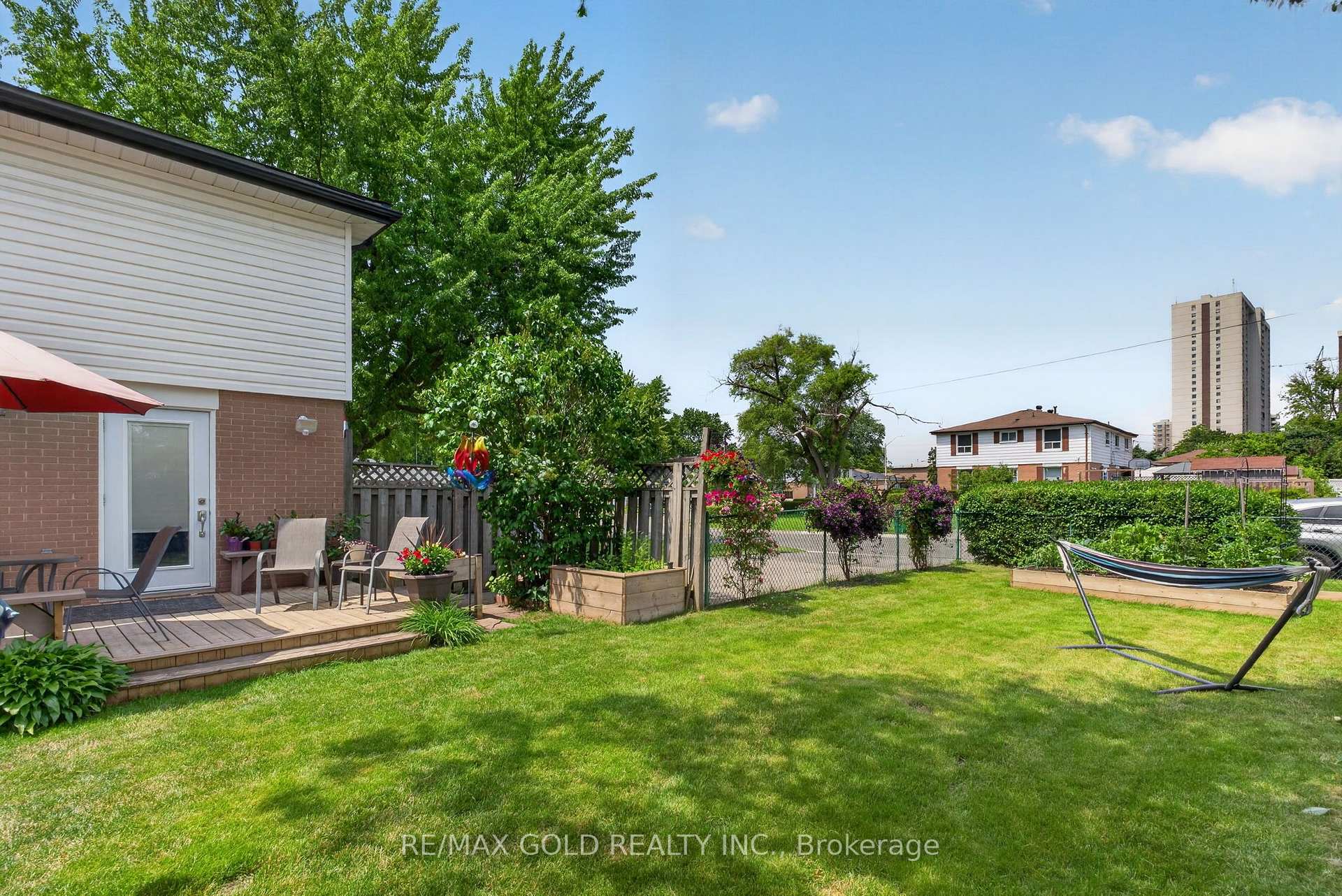 Photo 36 of 92 Cathcart Crescent, Brampton, Avondale — HOMEH
