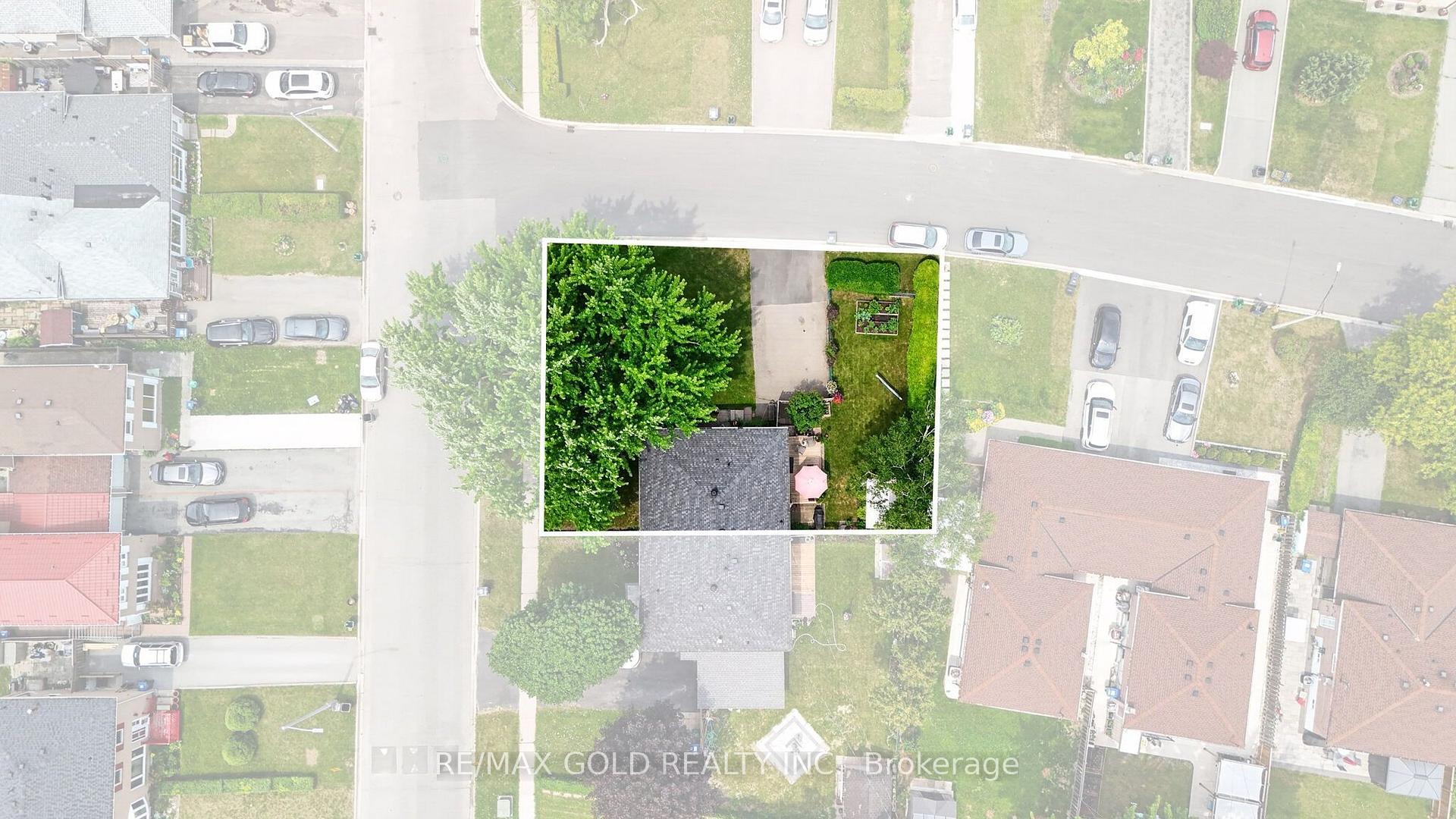 Photo 39 of 92 Cathcart Crescent, Brampton, Avondale — HOMEH