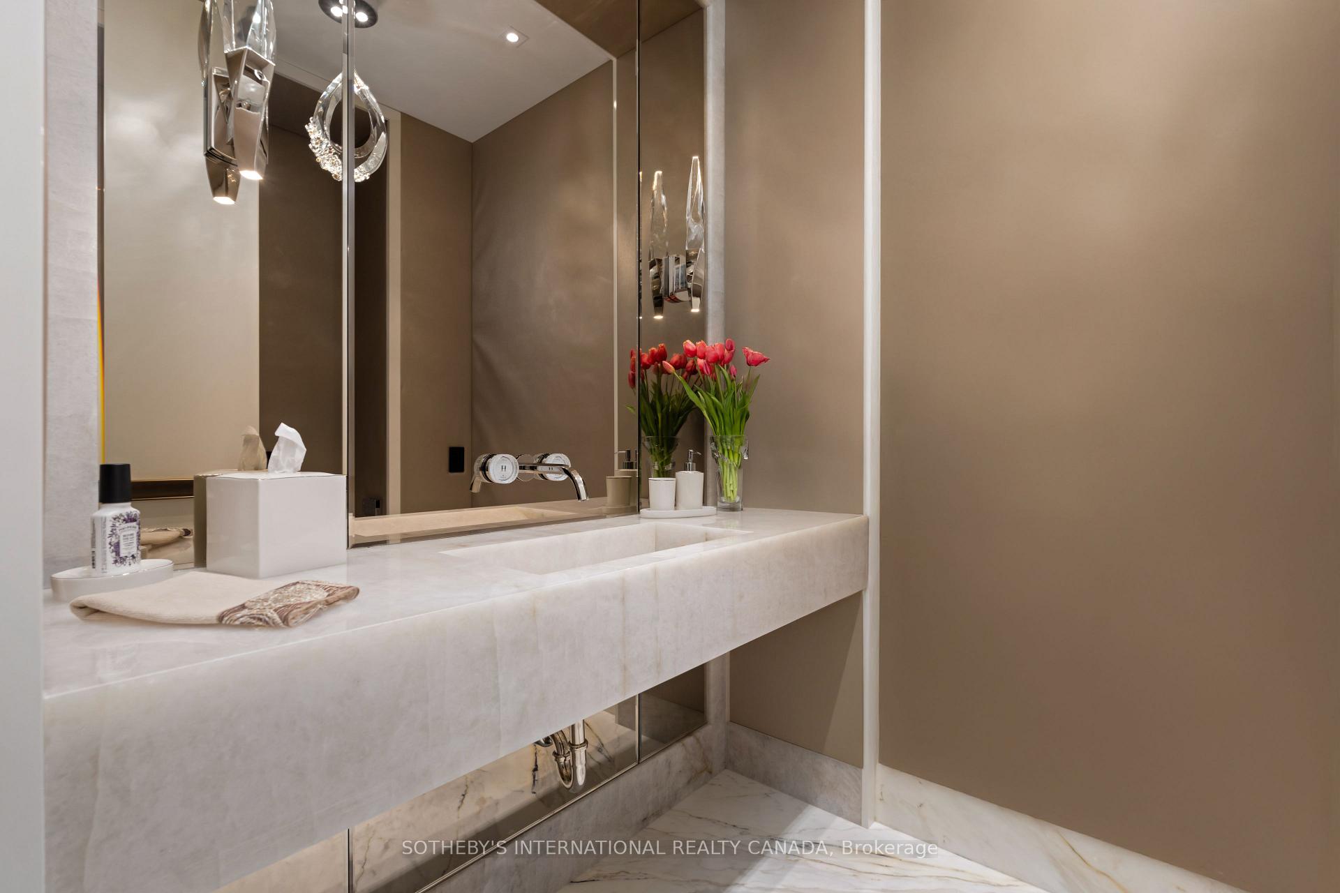 Photo 8 of Unit 3802, 200 Cumberland Street, Toronto, The Annex — HOMEH