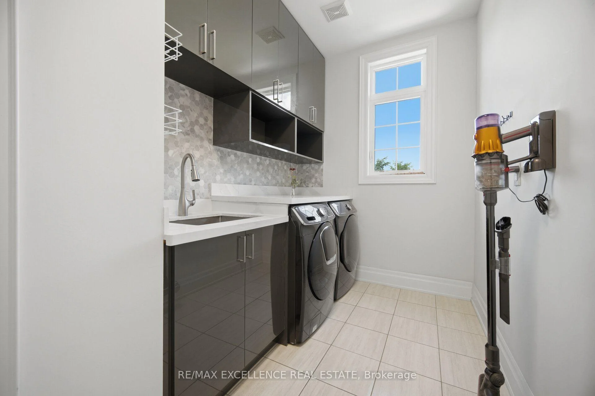 Photo 59 of 319 Torrey Pines Road, Vaughan, Kleinburg — HOMEH