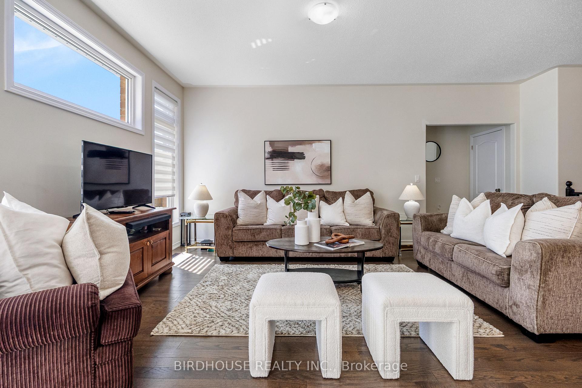 Photo 3 of 107 Alcorn Drive, Kawartha Lakes, Lindsay — HOMEH