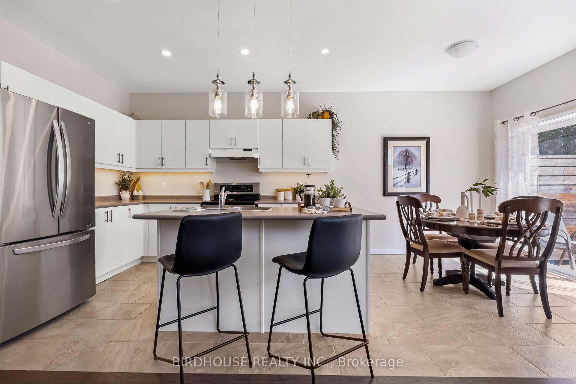 Photo 6 of 107 Alcorn Drive, Kawartha Lakes, Lindsay — HOMEH