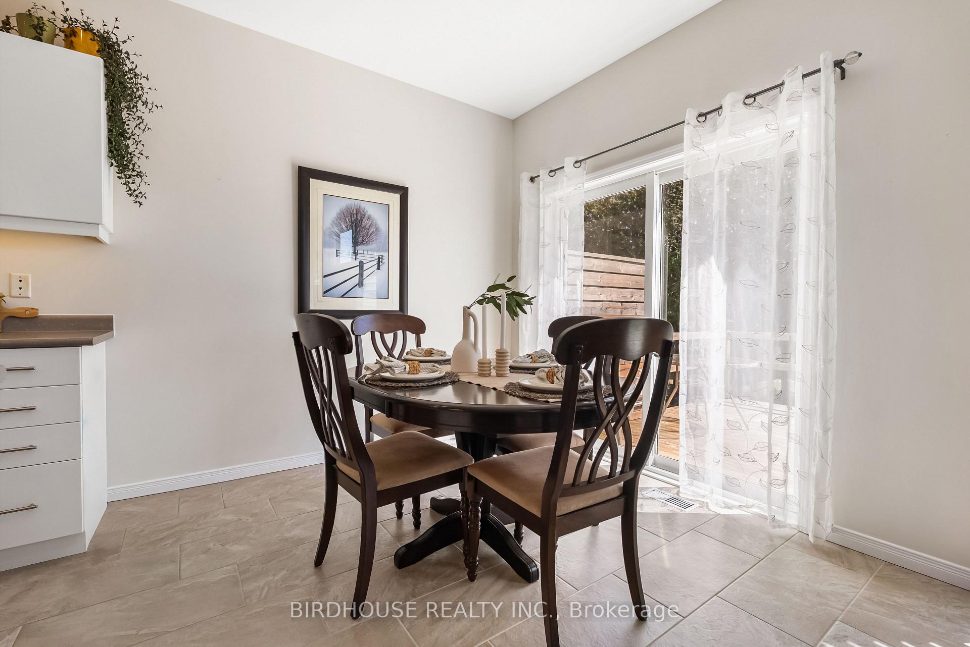 Photo 10 of 107 Alcorn Drive, Kawartha Lakes, Lindsay — HOMEH