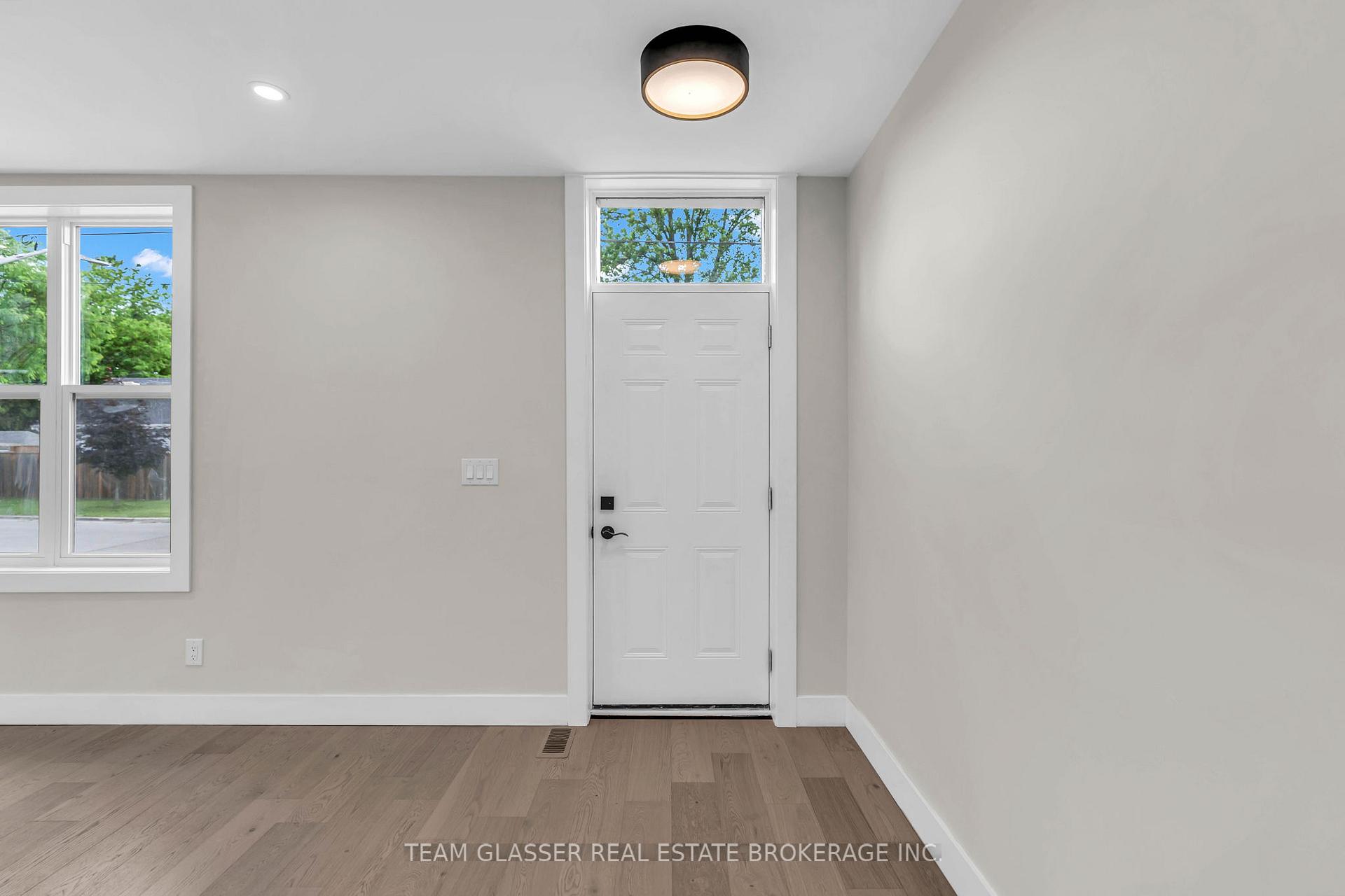 Photo 3 of 89 Elm Street, London, East M — HOMEH