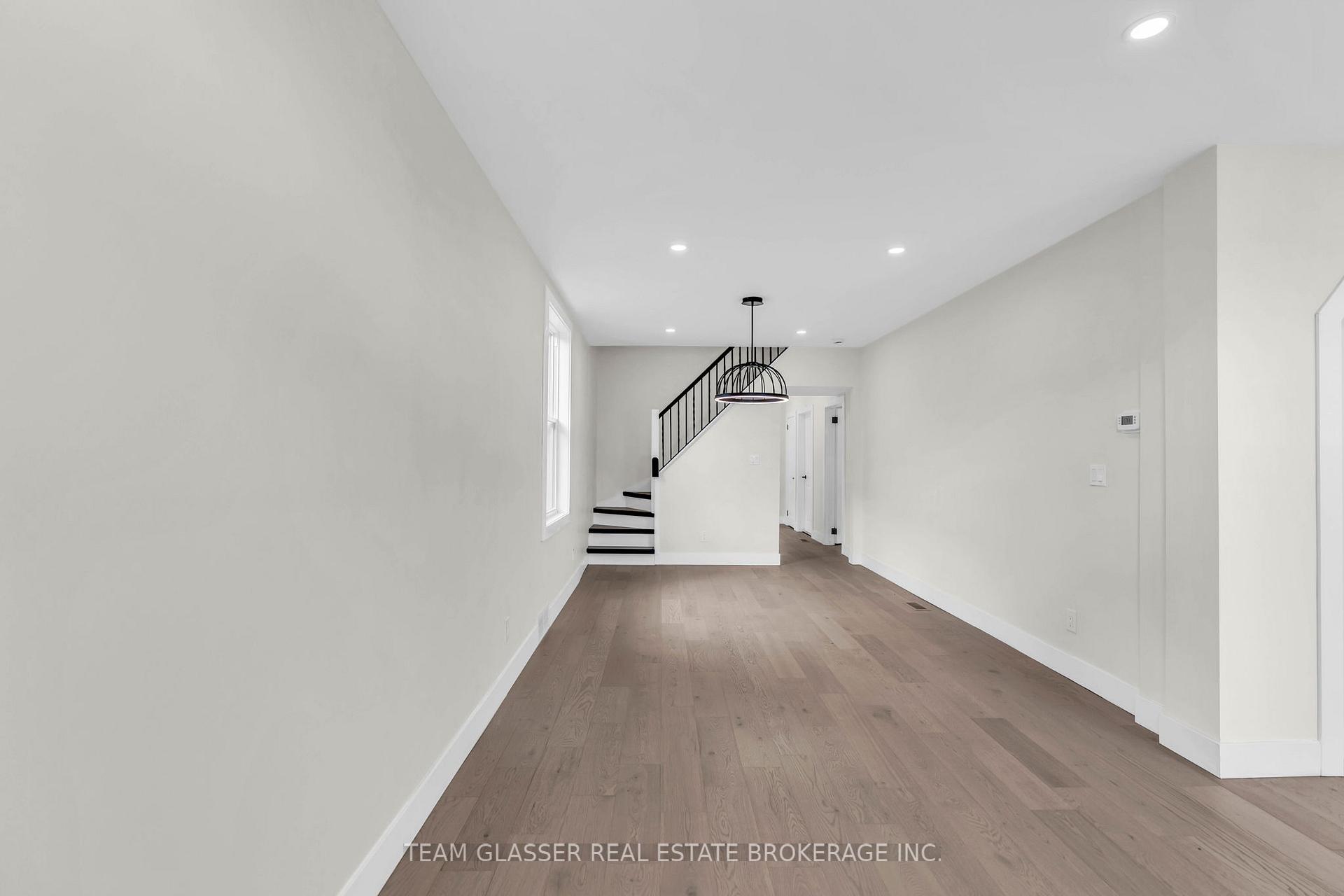 Photo 4 of 89 Elm Street, London, East M — HOMEH